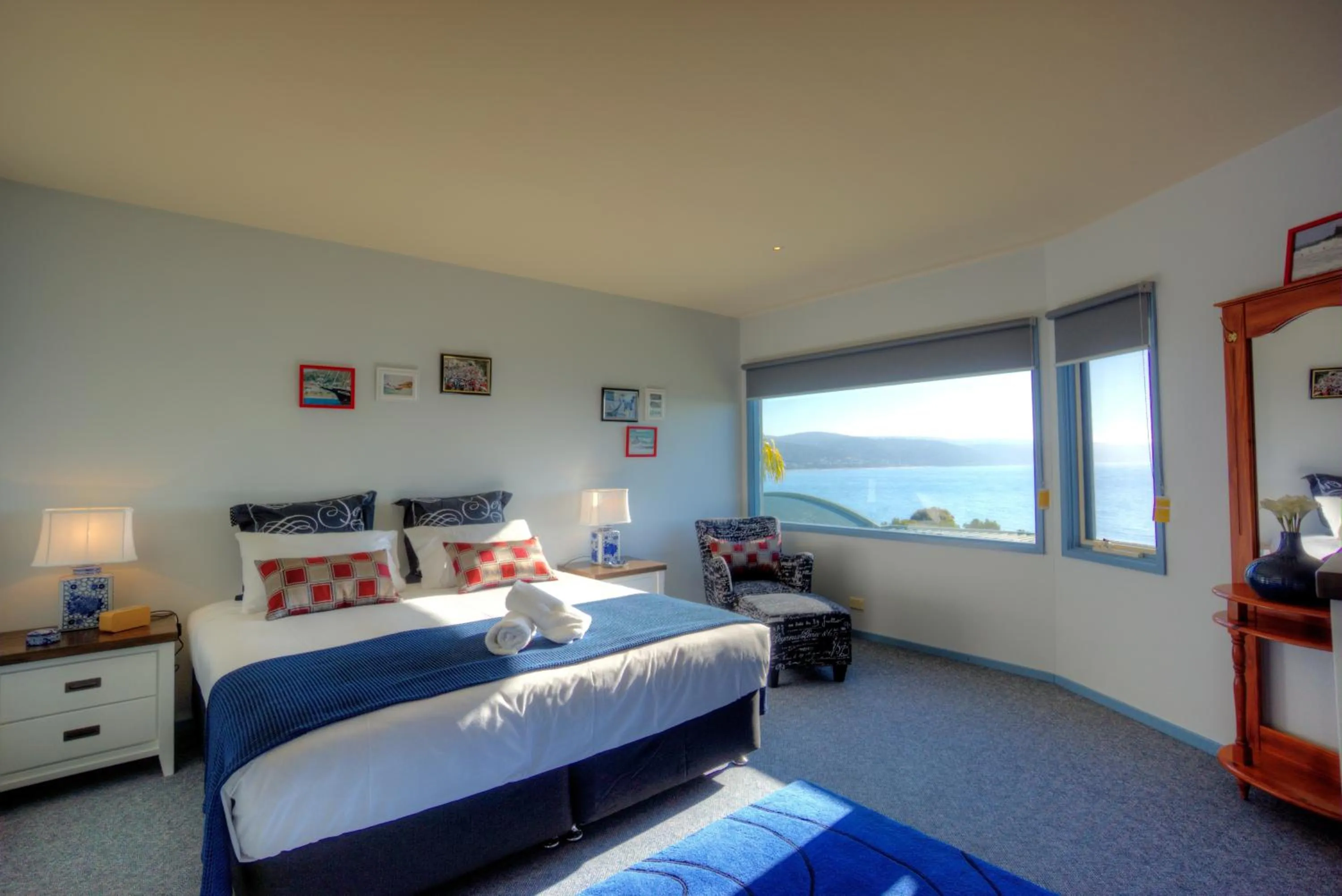 Day, Bed in Pierview Apartments