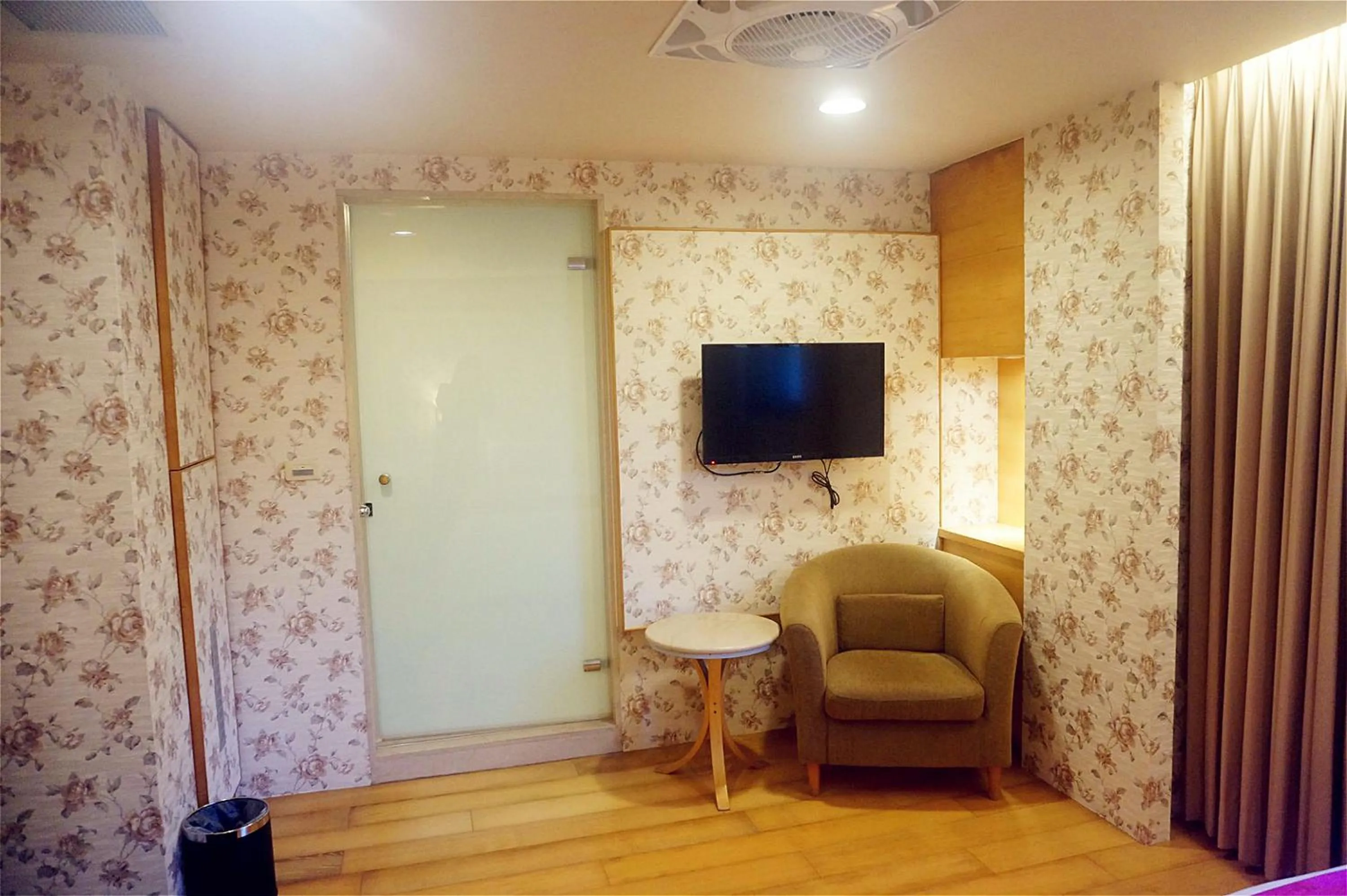 TV and multimedia in Every Day Hot Spring Hotel