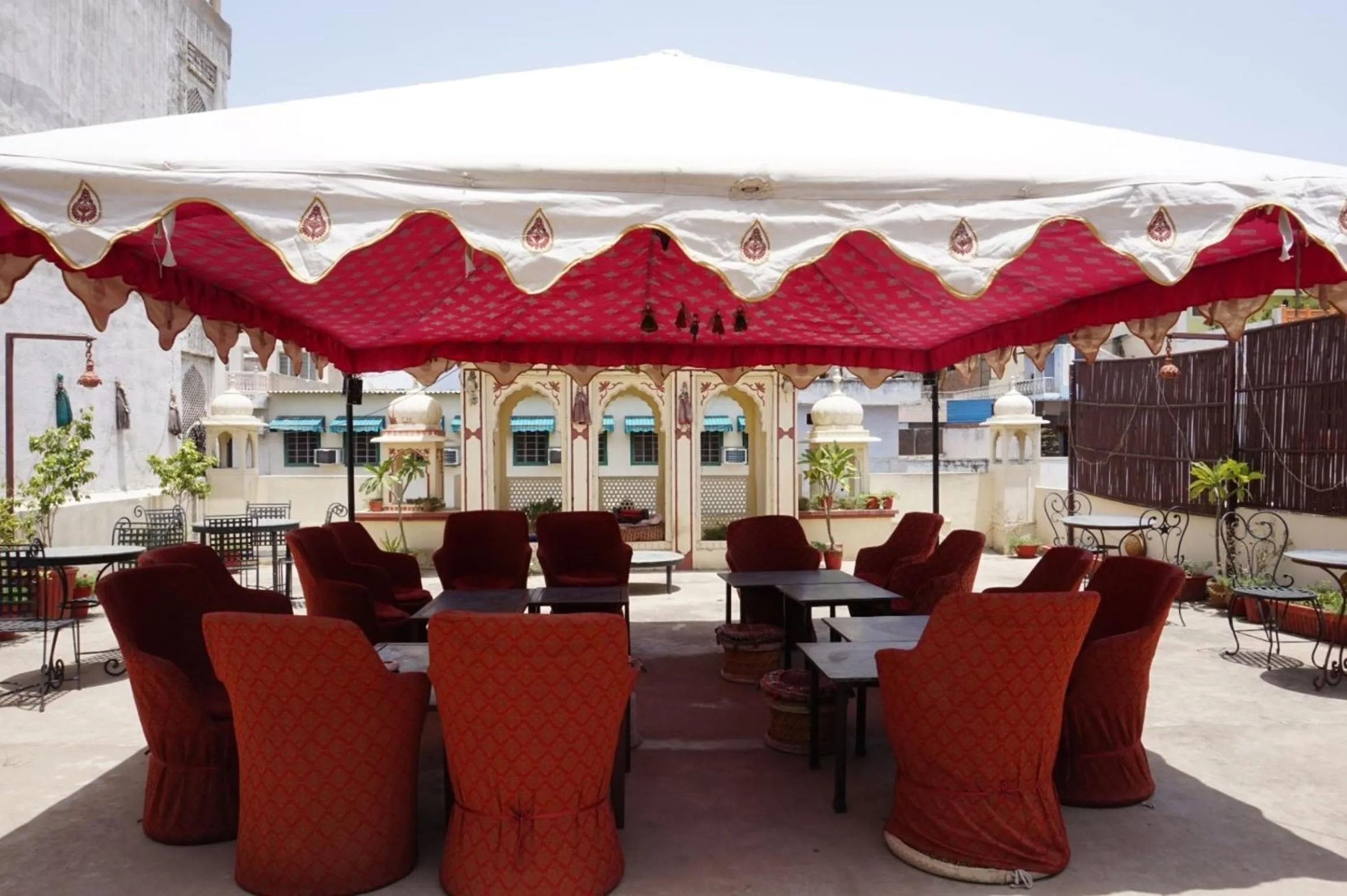 Restaurant/places to eat in Vinayak Guest House