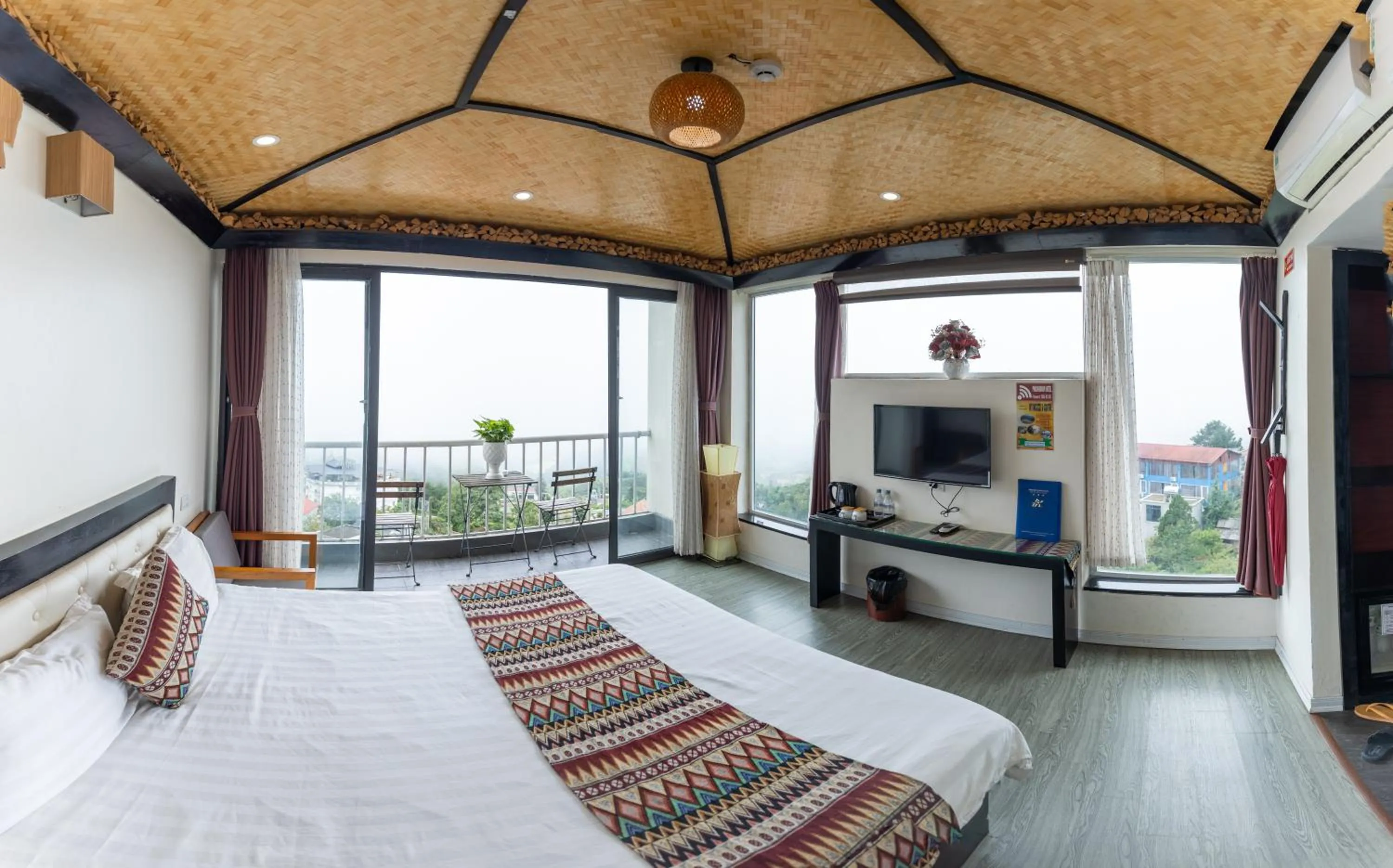 View (from property/room), Bed in Phuong Nam Hotel
