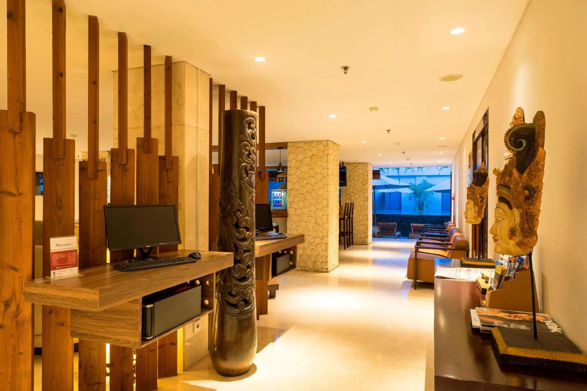 Lobby or reception in d'primahotel Petitenget Seminyak 2