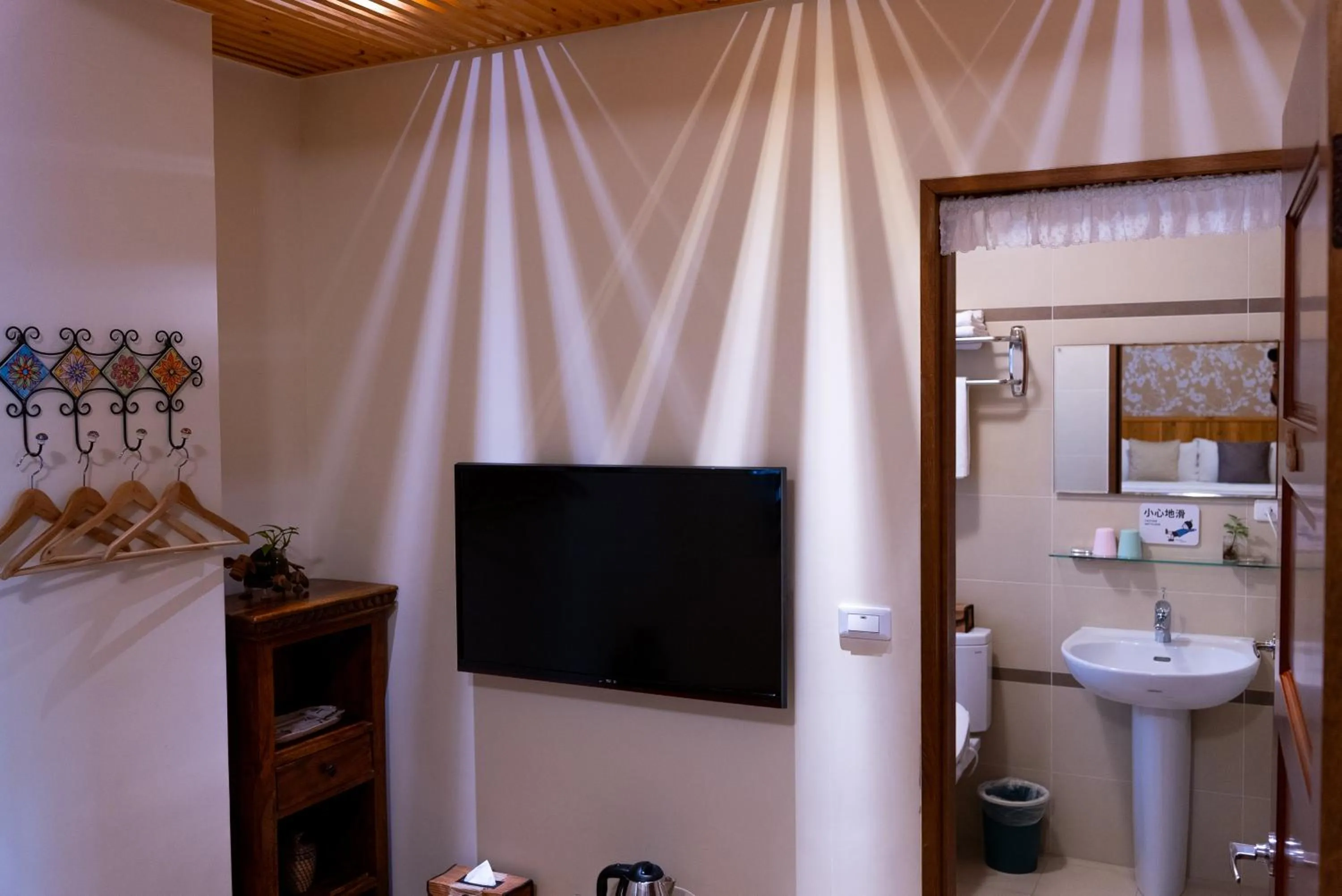 TV and multimedia in Jiaoxi Song Tian B&B