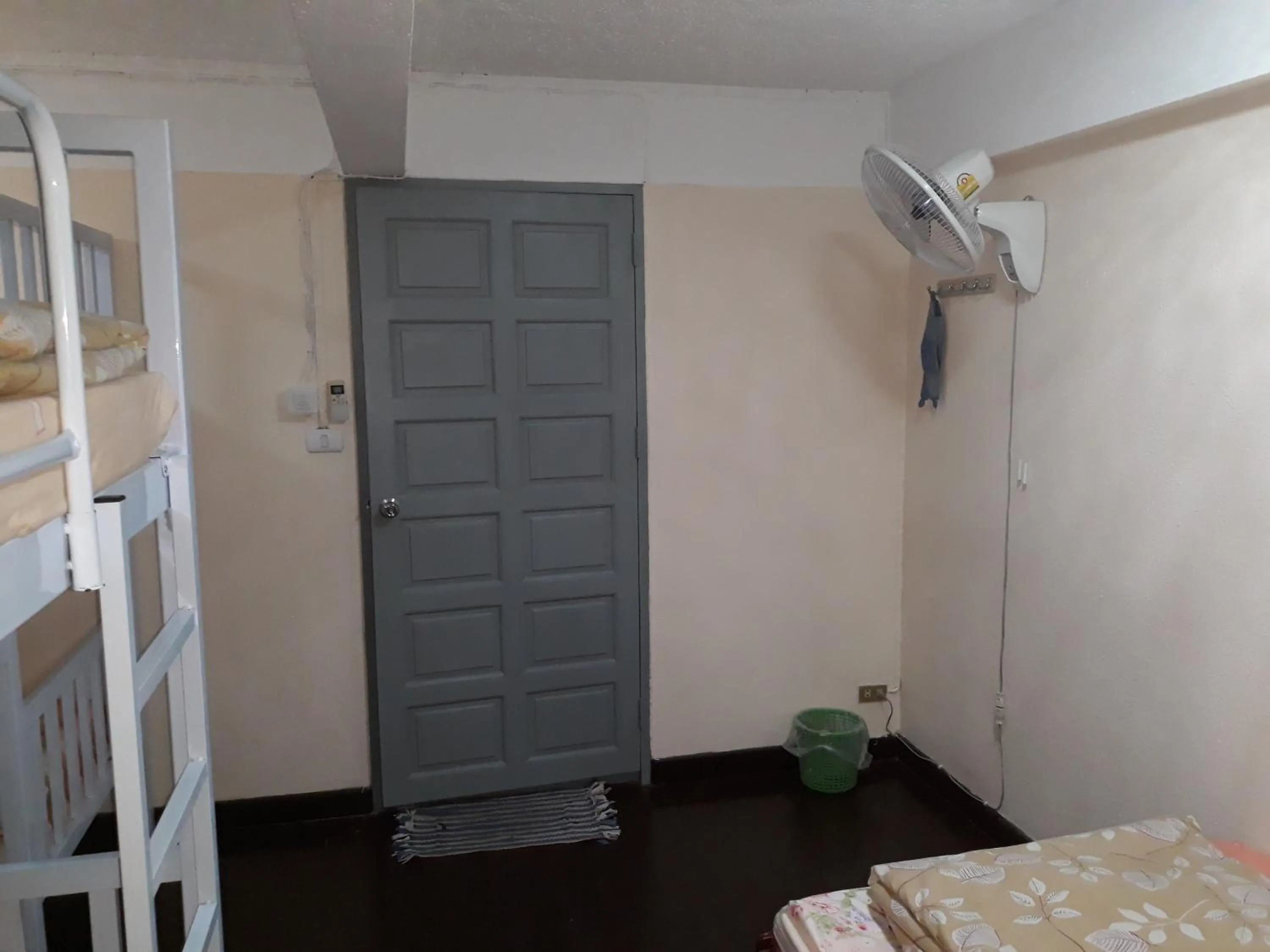 Photo of the whole room, Bed in Dutch Guest้้house Chiang Mai