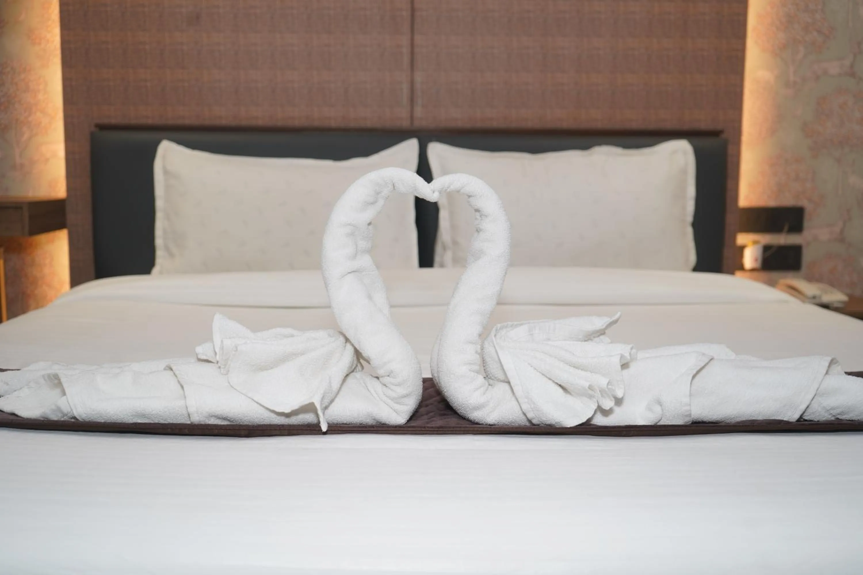 Bed in Abssolute Homtel - Rooms & Suites