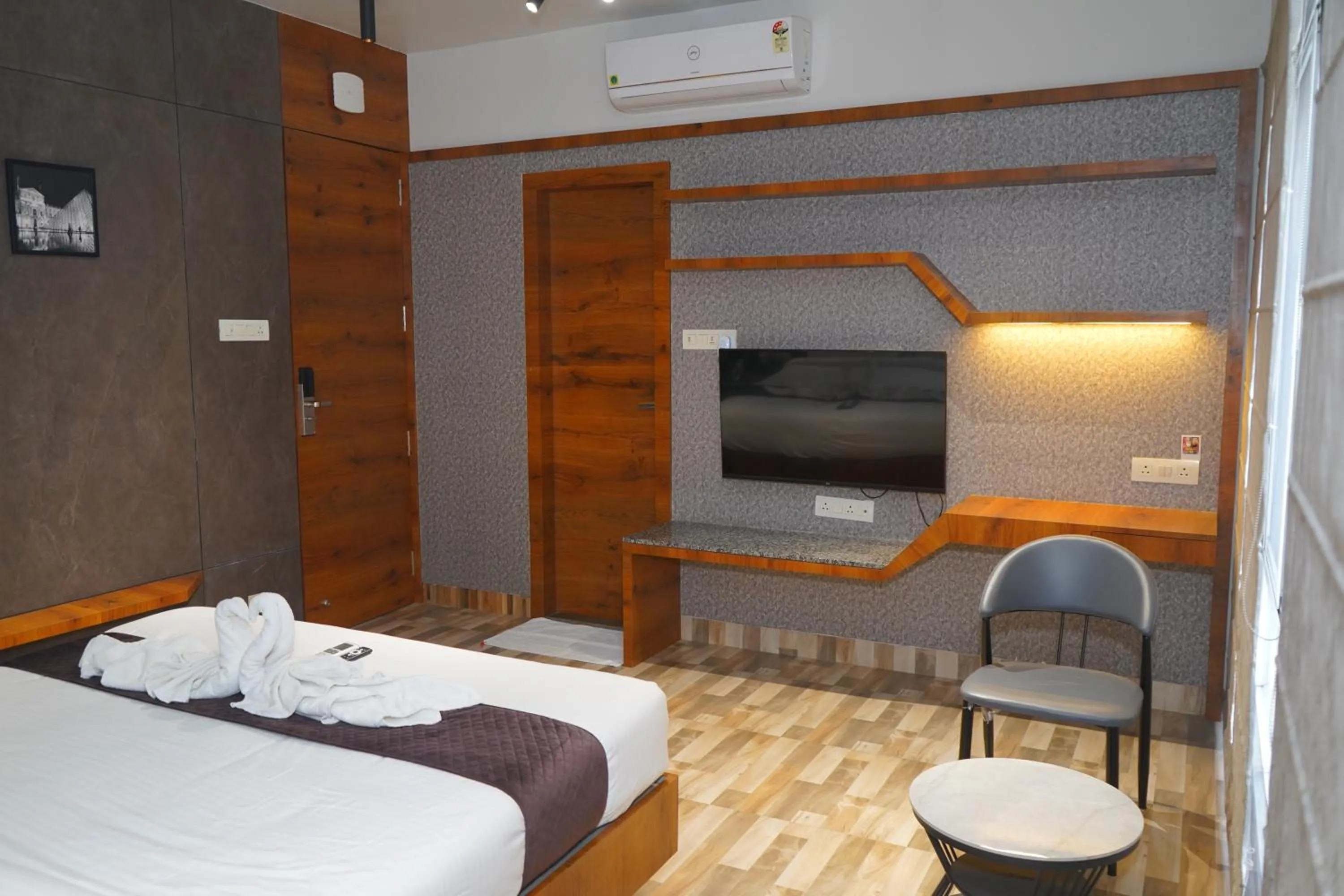 Bed in Abssolute Homtel - Rooms & Suites