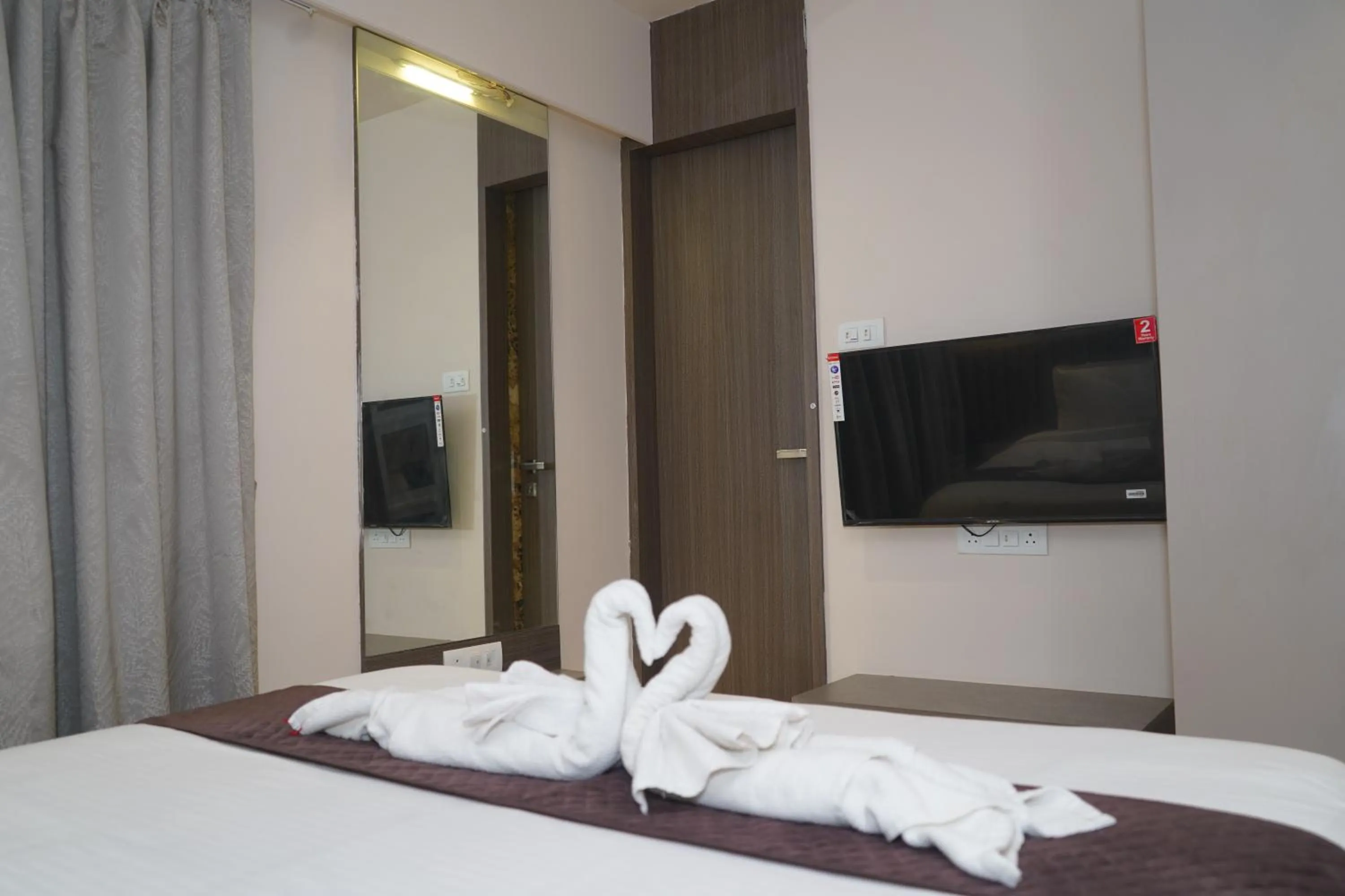 Bed in Abssolute Homtel - Rooms & Suites