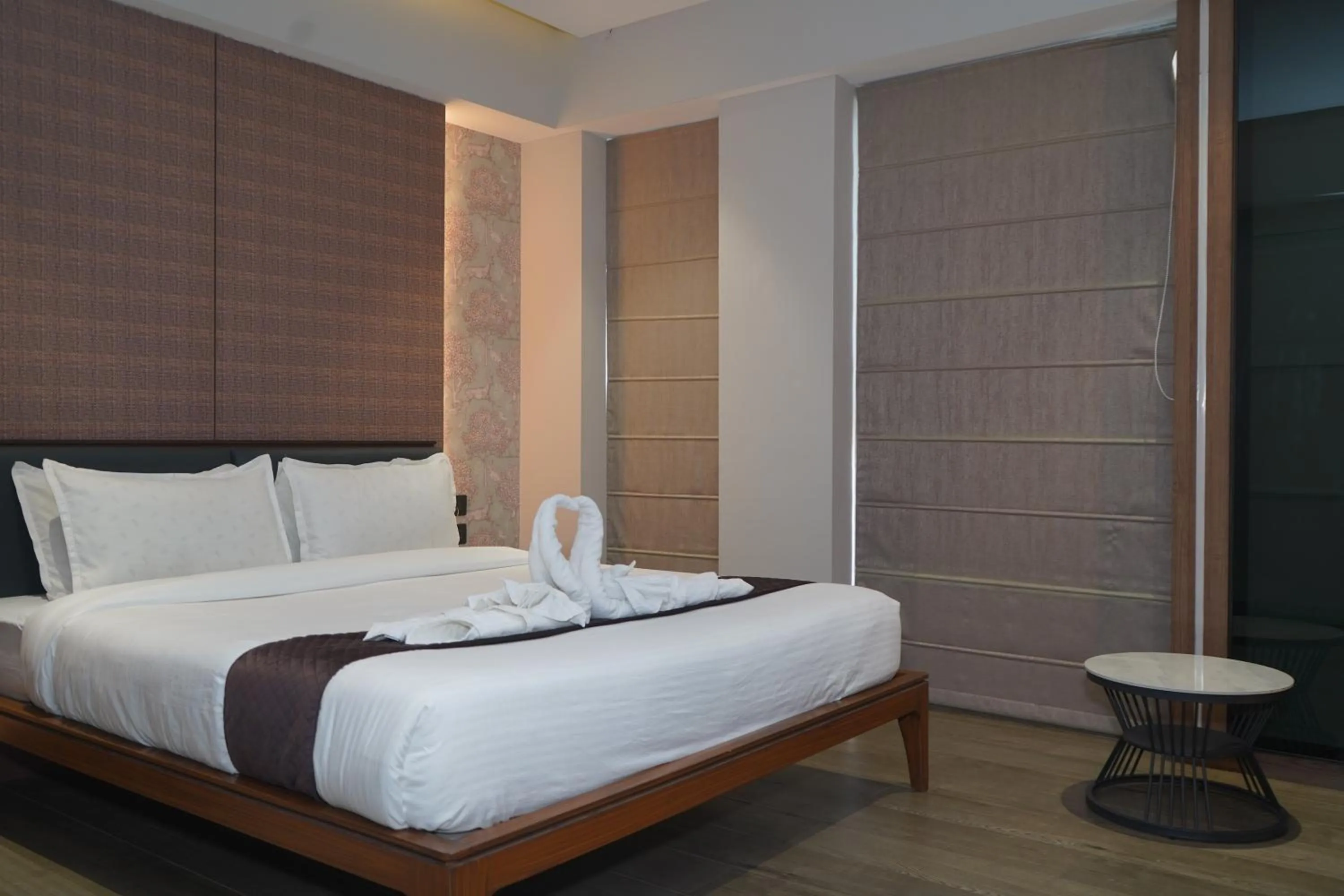 Bed in Abssolute Homtel - Rooms & Suites
