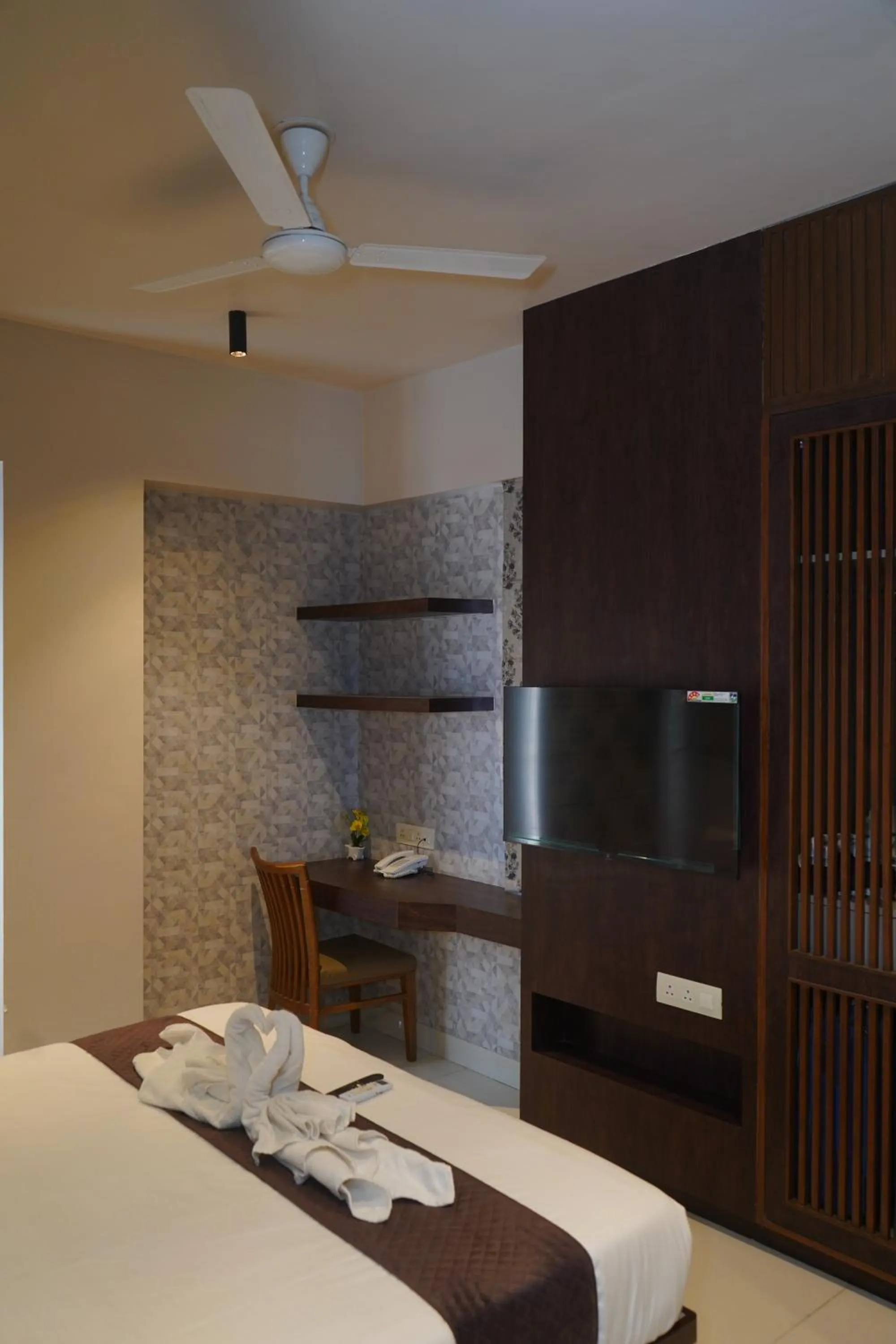 Bed in Abssolute Homtel - Rooms & Suites