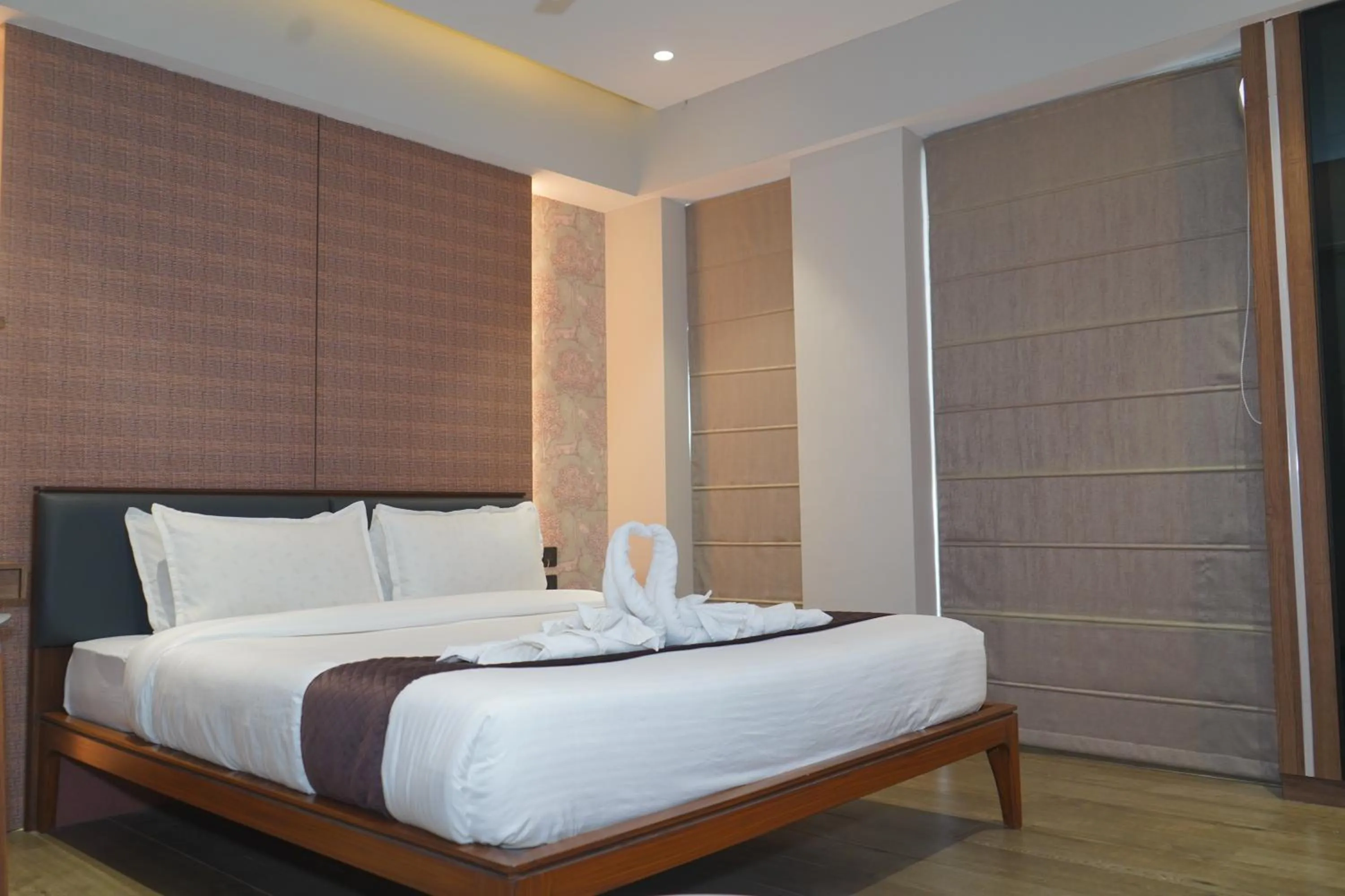 Bed in Abssolute Homtel - Rooms & Suites