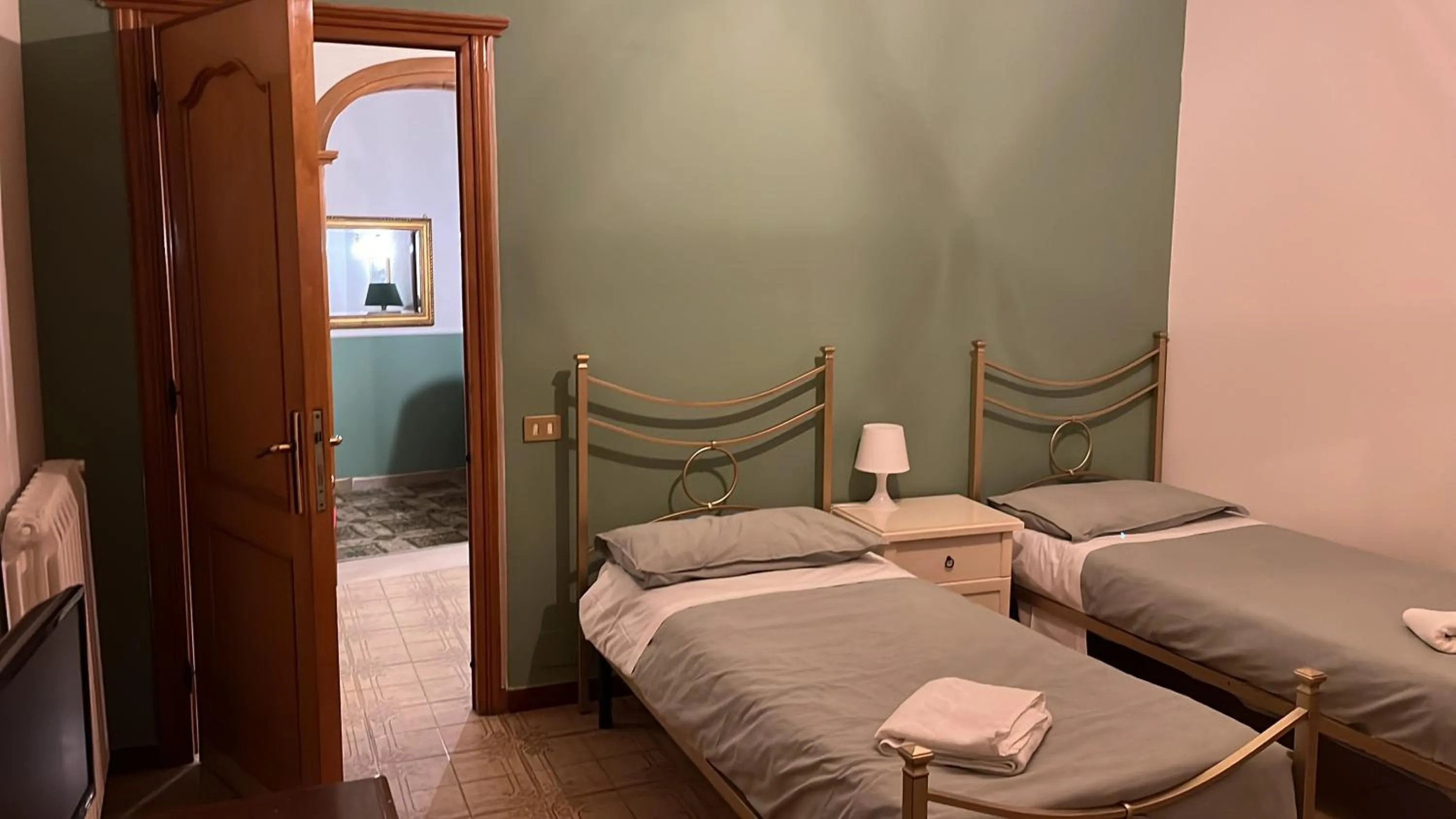 Bed in Airport Torre Clementina INN