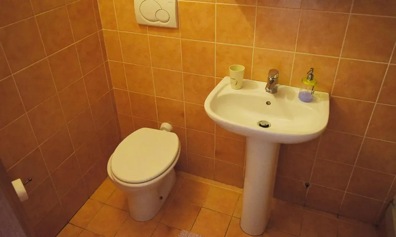 Economy Double Room in Airport Torre Clementina INN Economy Double Room in Airport Torre Clementina INN