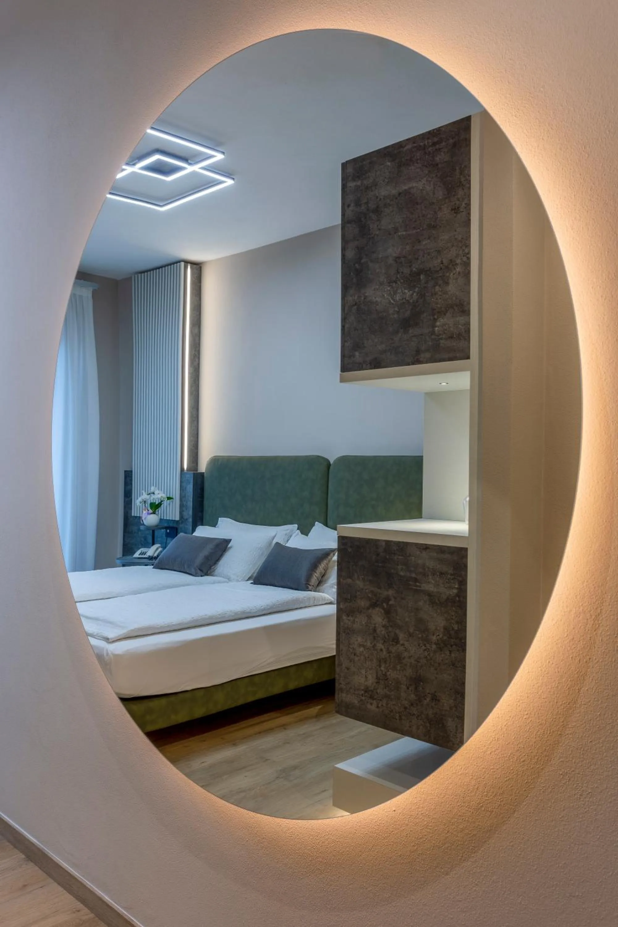 View (from property/room), Bed in Hotel Veronesi