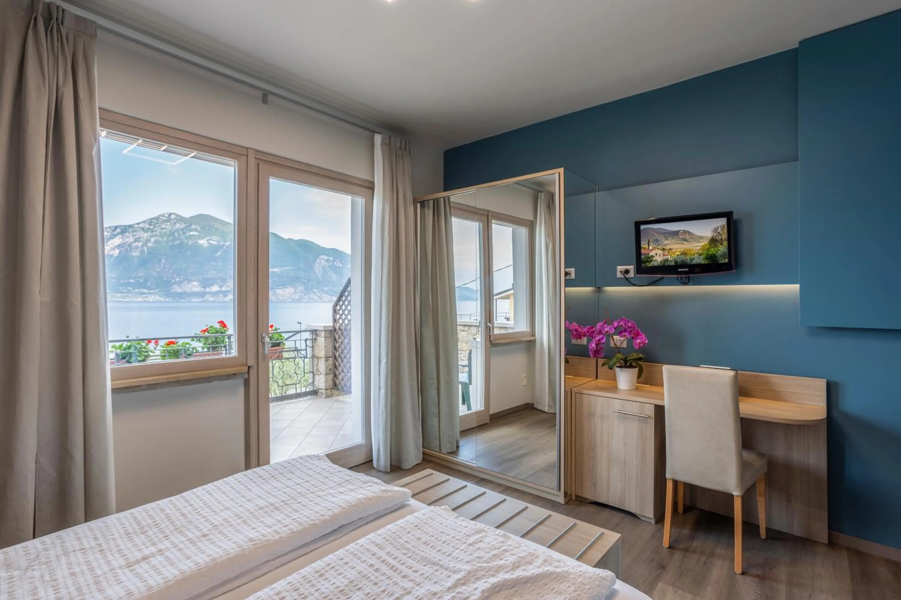 View (from property/room), Bed in Hotel Veronesi