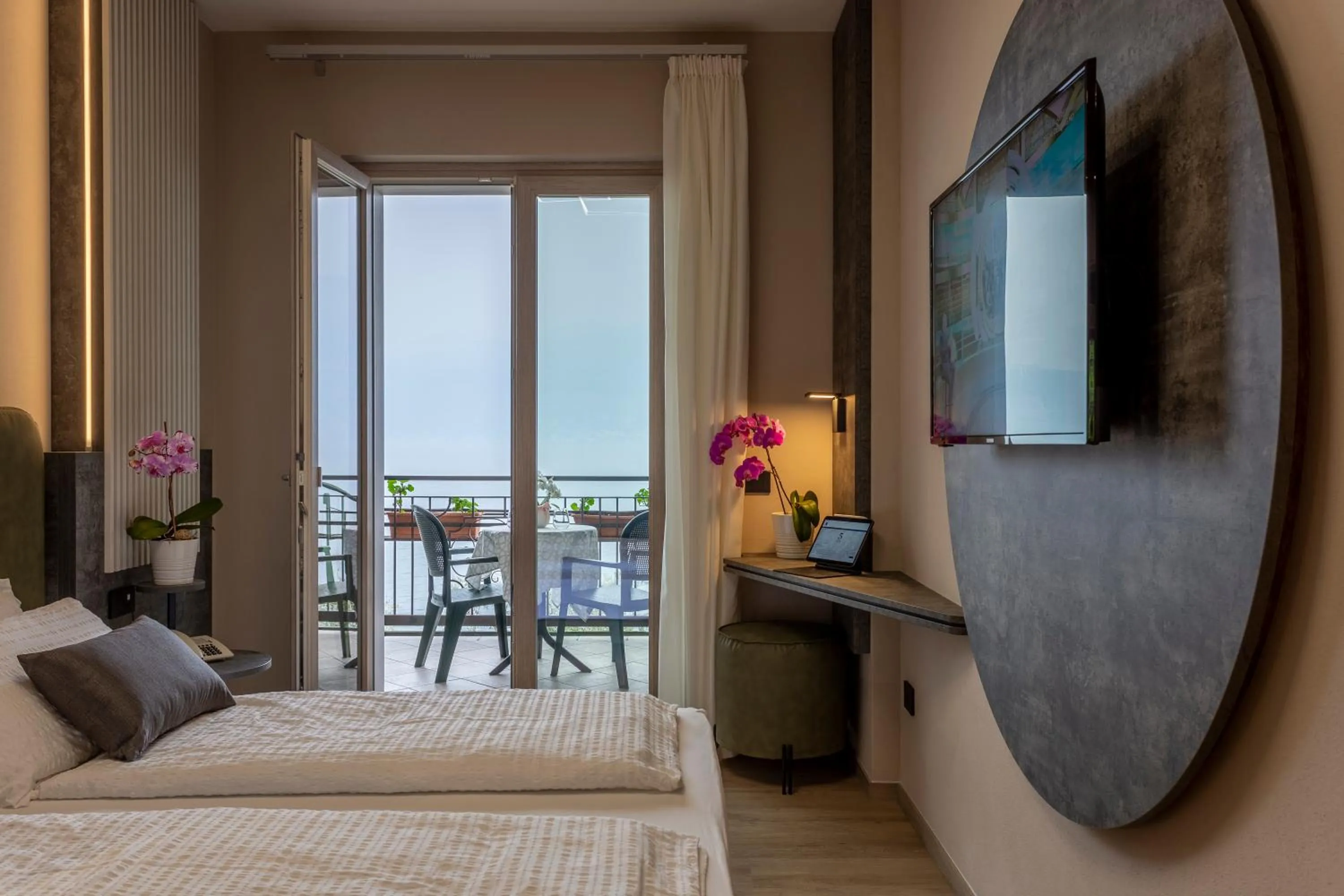 View (from property/room), Bed in Hotel Veronesi