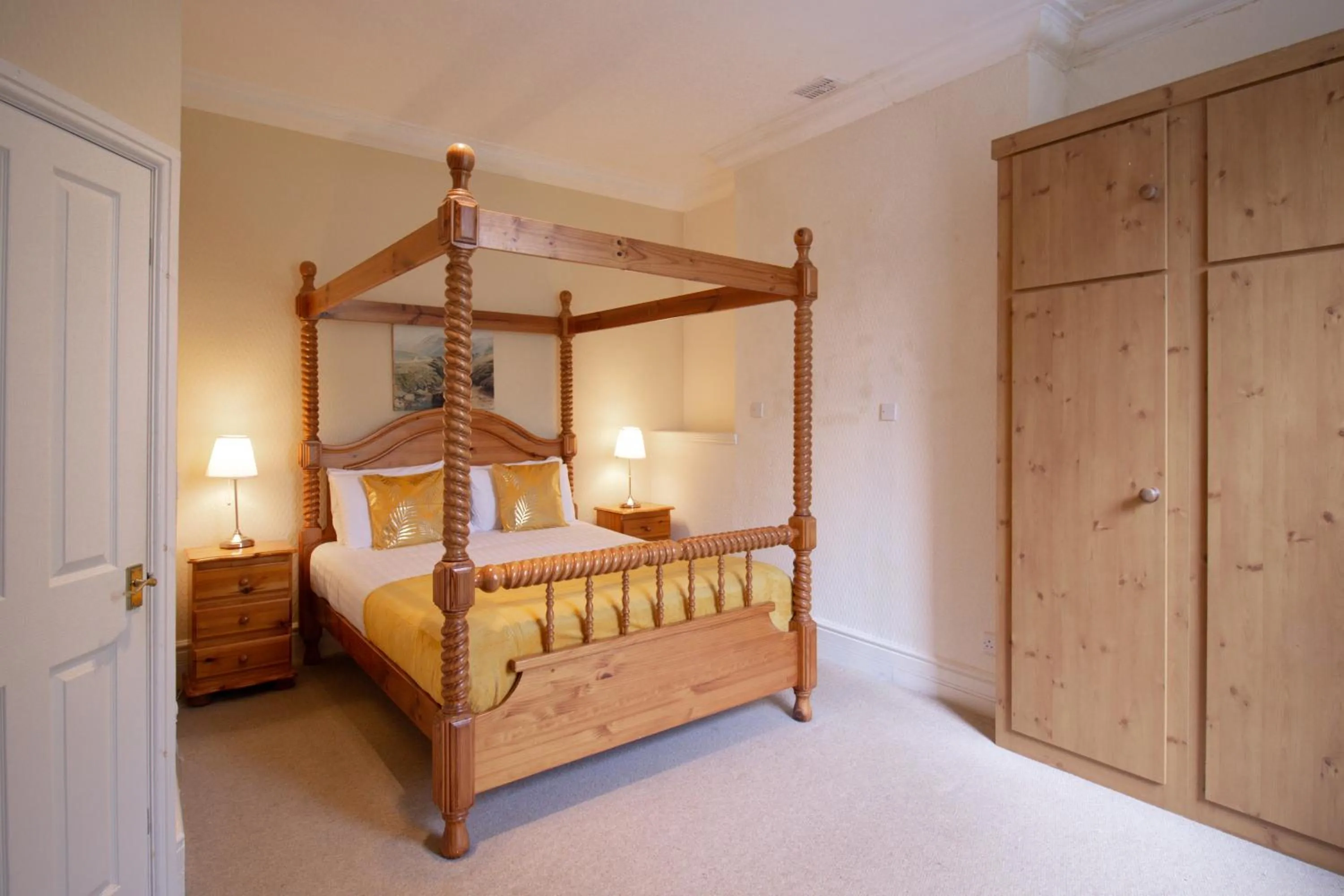 Bedroom, Bed in Newton House Hotel