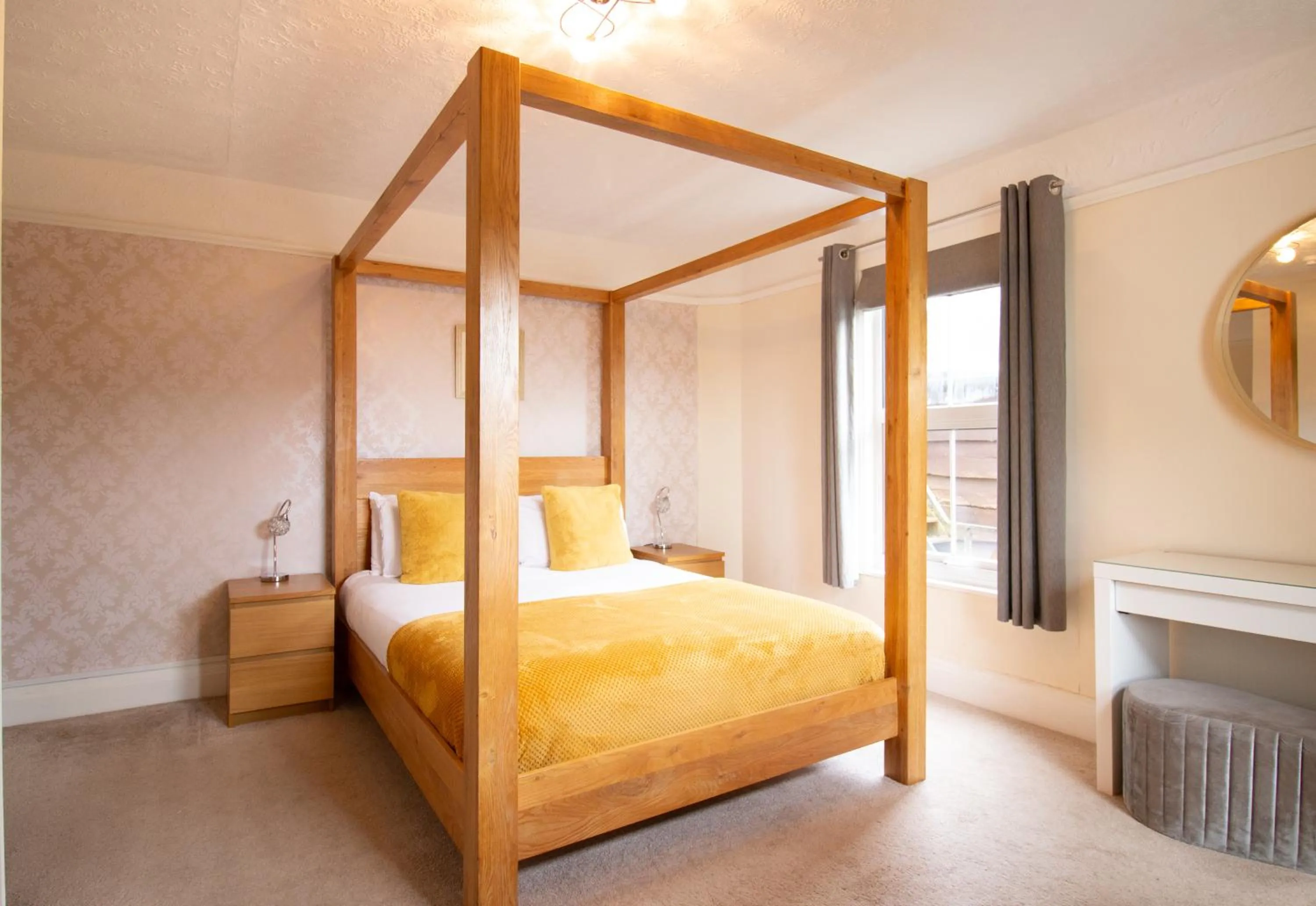 Bedroom, Bed in Newton House Hotel