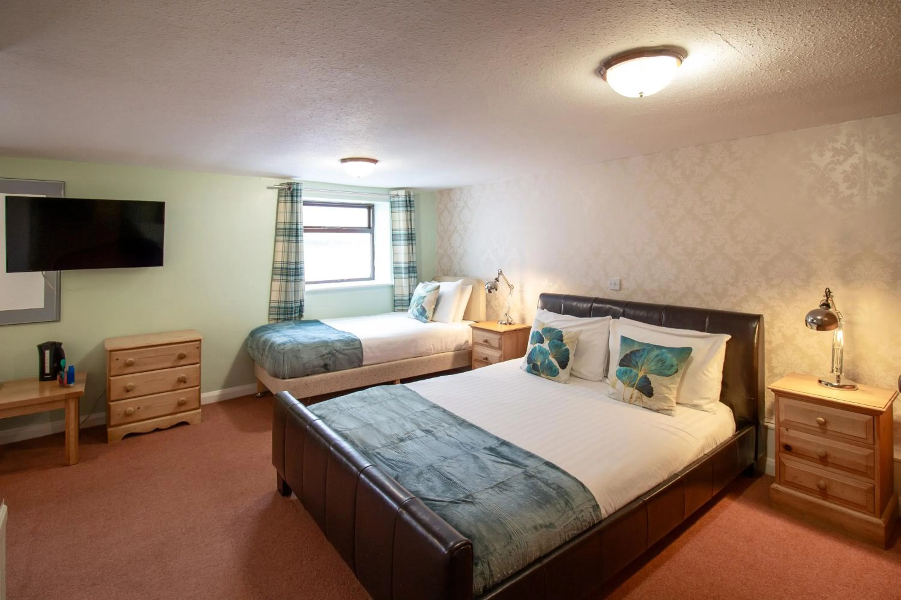 TV and multimedia, Bed in Newton House Hotel