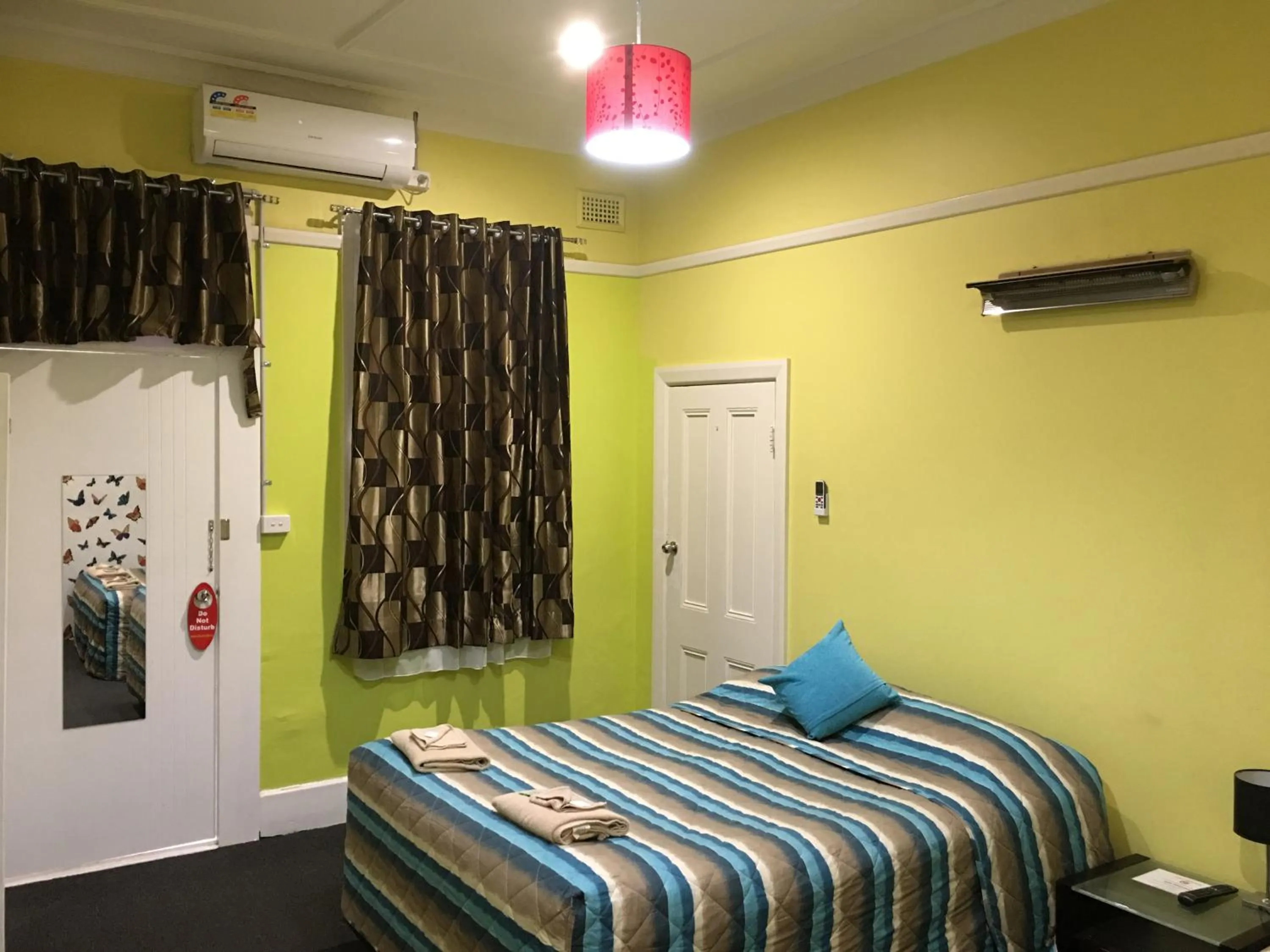 Property building, Bed in Albury Central Motel