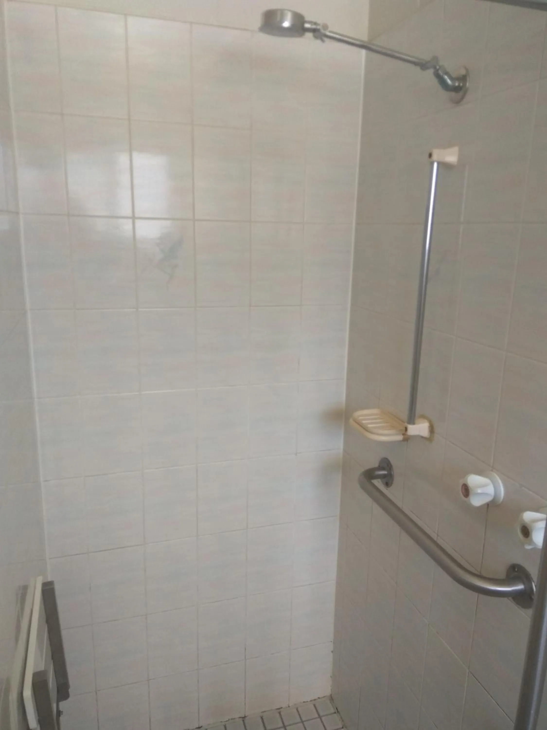 Shower in Albury Central Motel