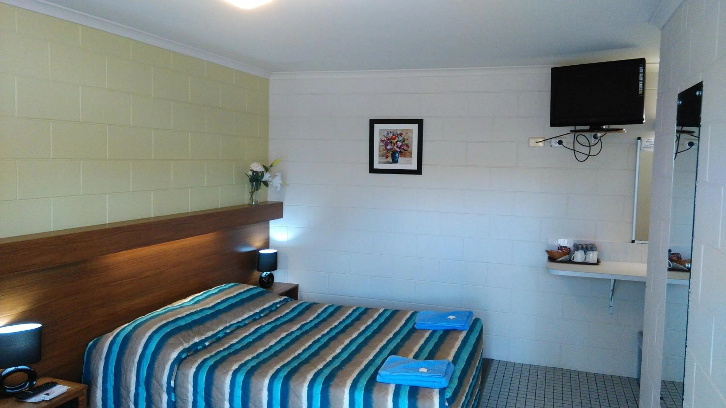 Bed in Albury Central Motel