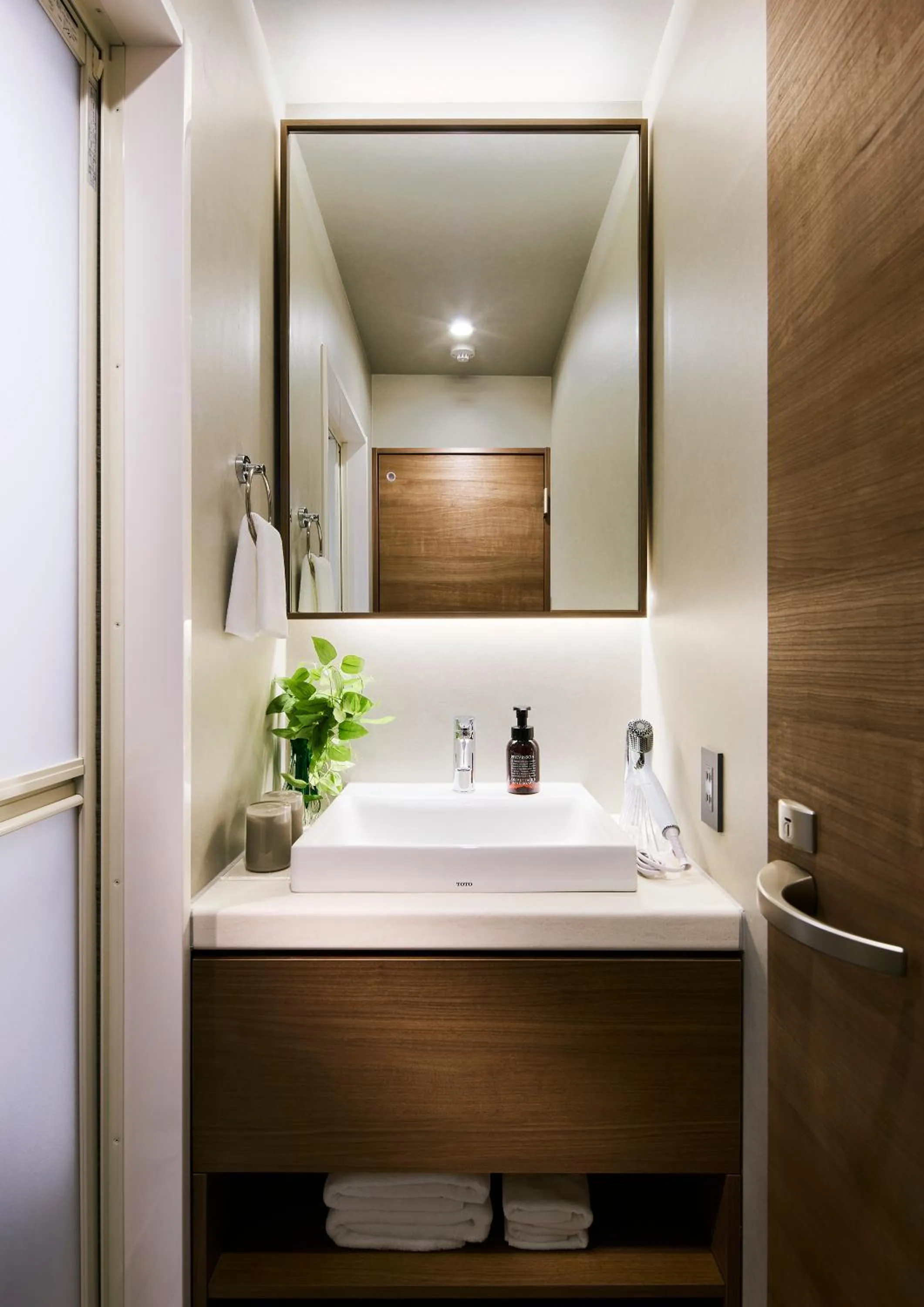 Shower in Minn Sapporo Odori W18 Station