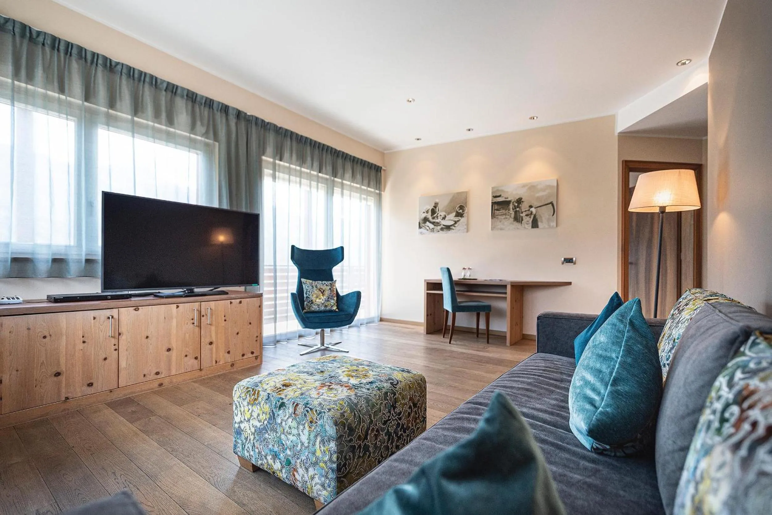 Communal lounge/ TV room in Vitalpina Hotel Waldhof