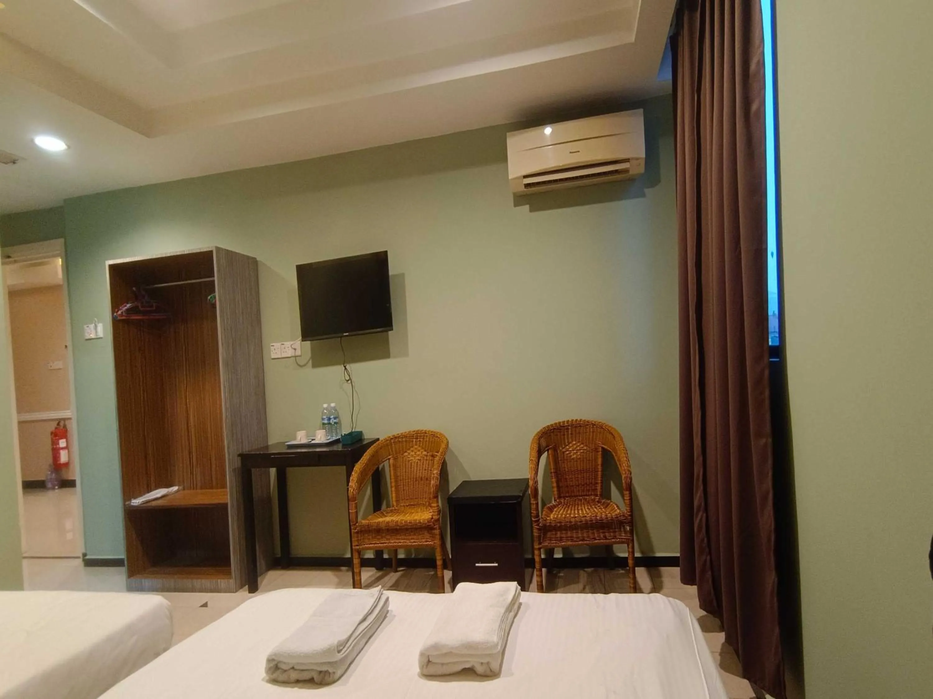 Bedroom, Bed in Hotel O Rainfield Inn