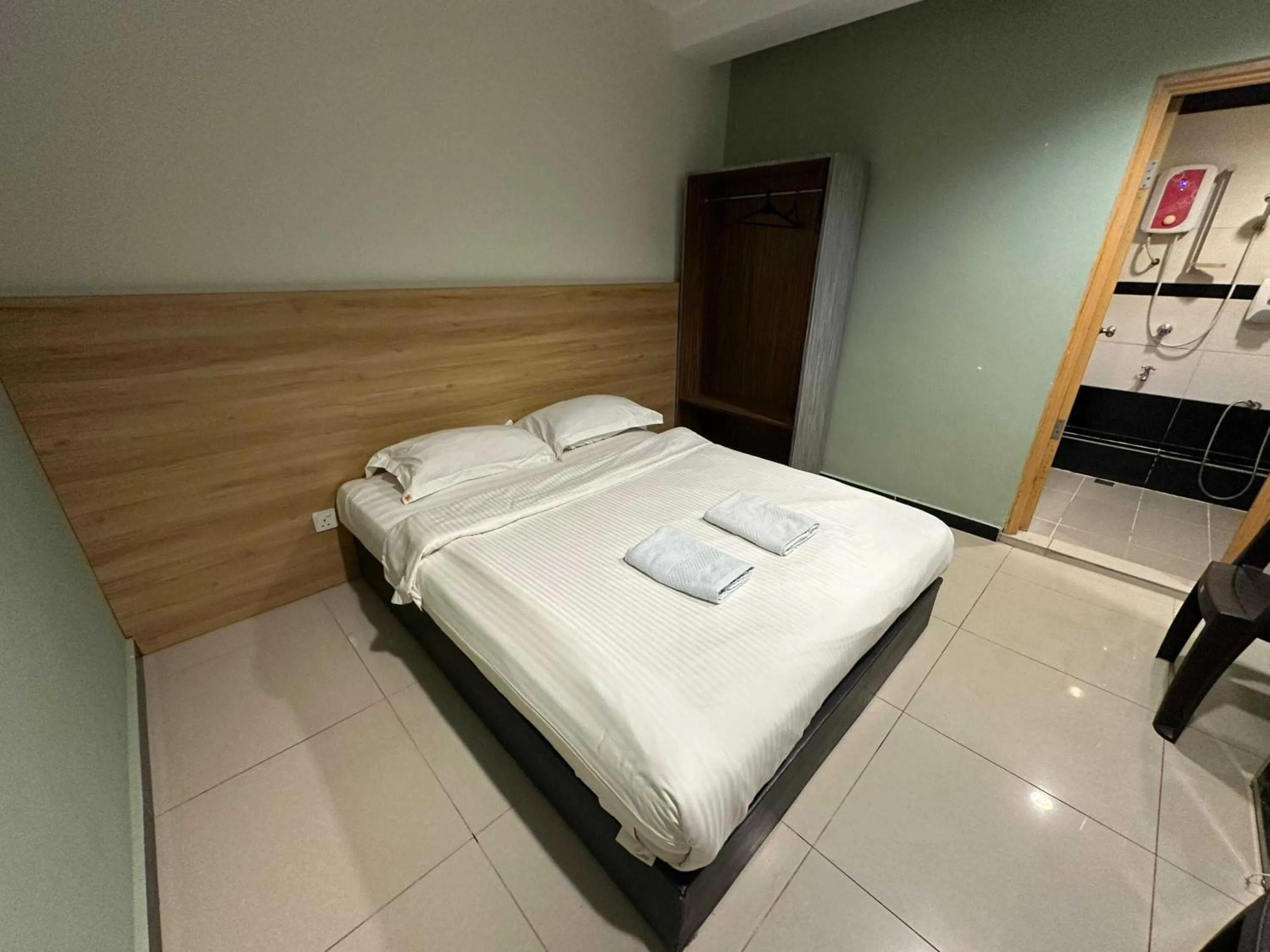 Bedroom, Bed in Hotel O Rainfield Inn