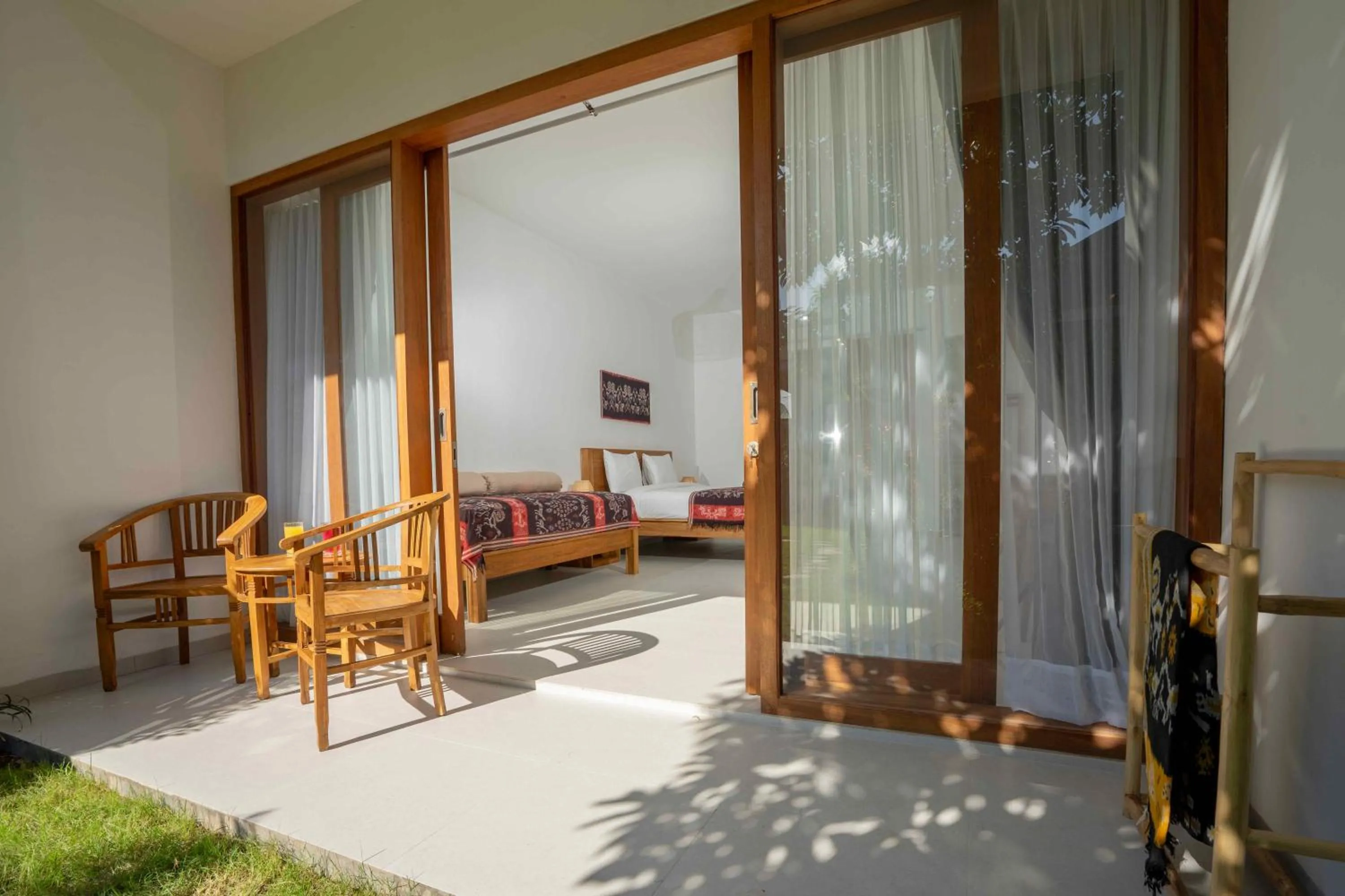 Patio, Bed in Zena Surf Suite