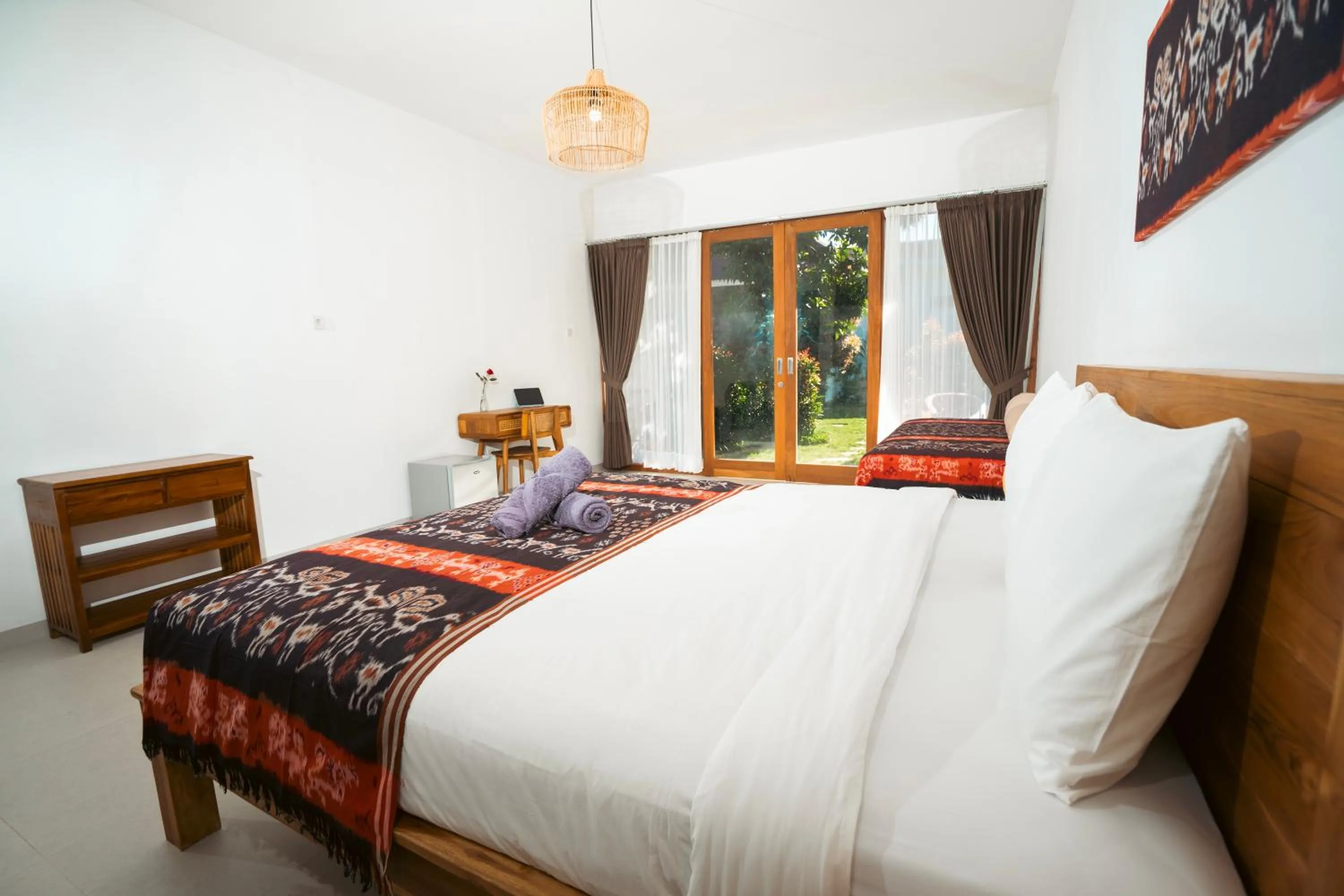 Photo of the whole room, Bed in Zena Surf Suite