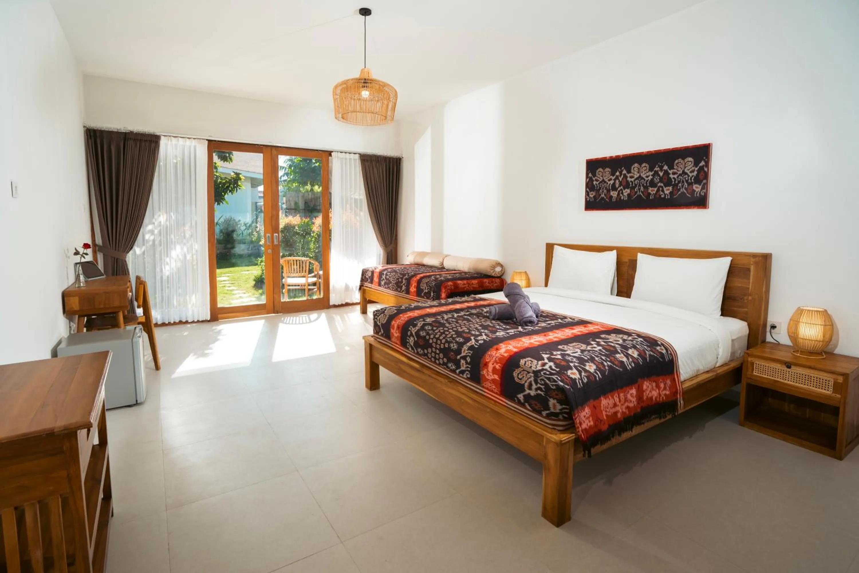 Photo of the whole room, Bed in Zena Surf Suite