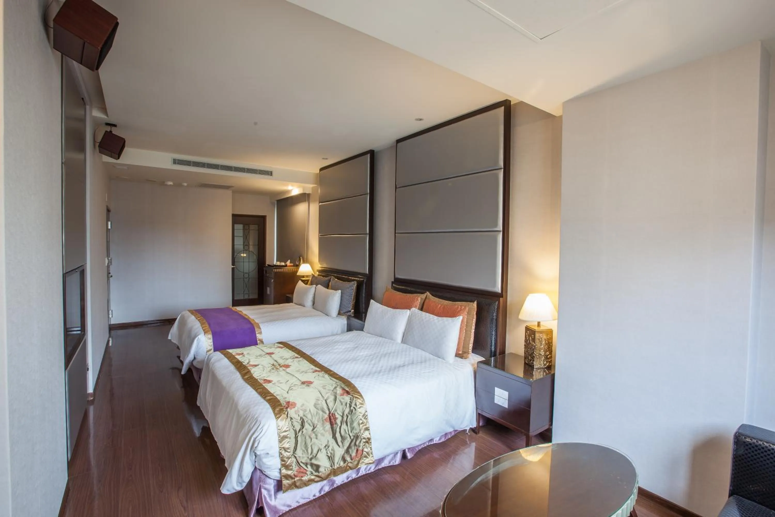 bunk bed, Bed in Spring Breeze Hotel