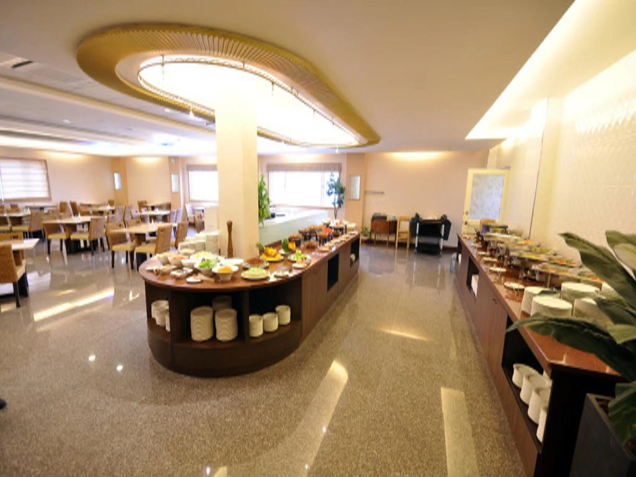 Restaurant/places to eat in Spring Breeze Hotel