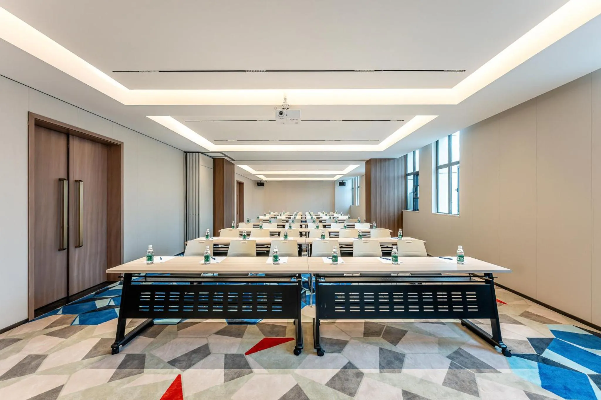 Meeting/conference room in Holiday Inn Express Shangrao Railway Station by IHG