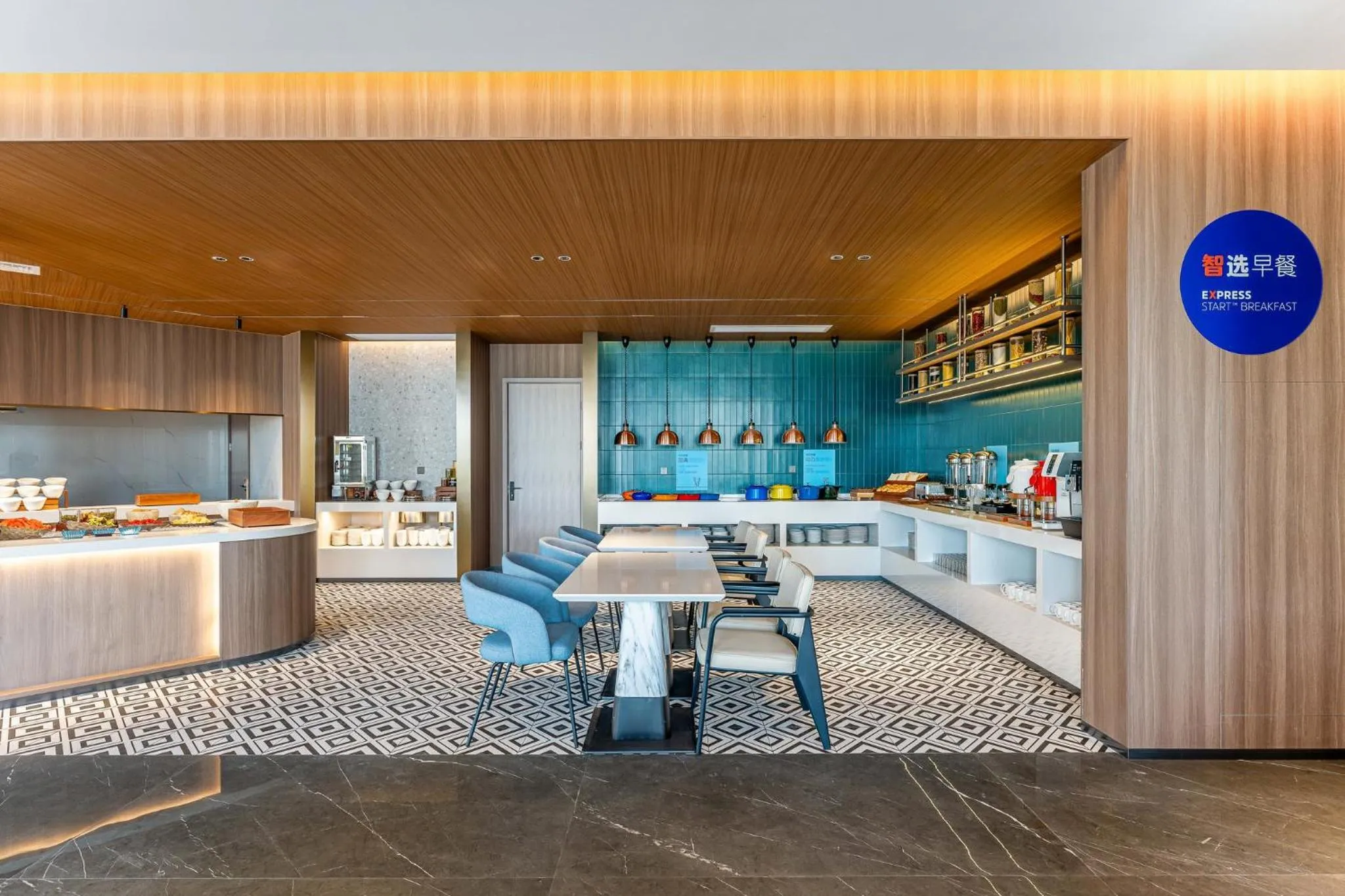 Restaurant/places to eat in Holiday Inn Express Shangrao Railway Station by IHG