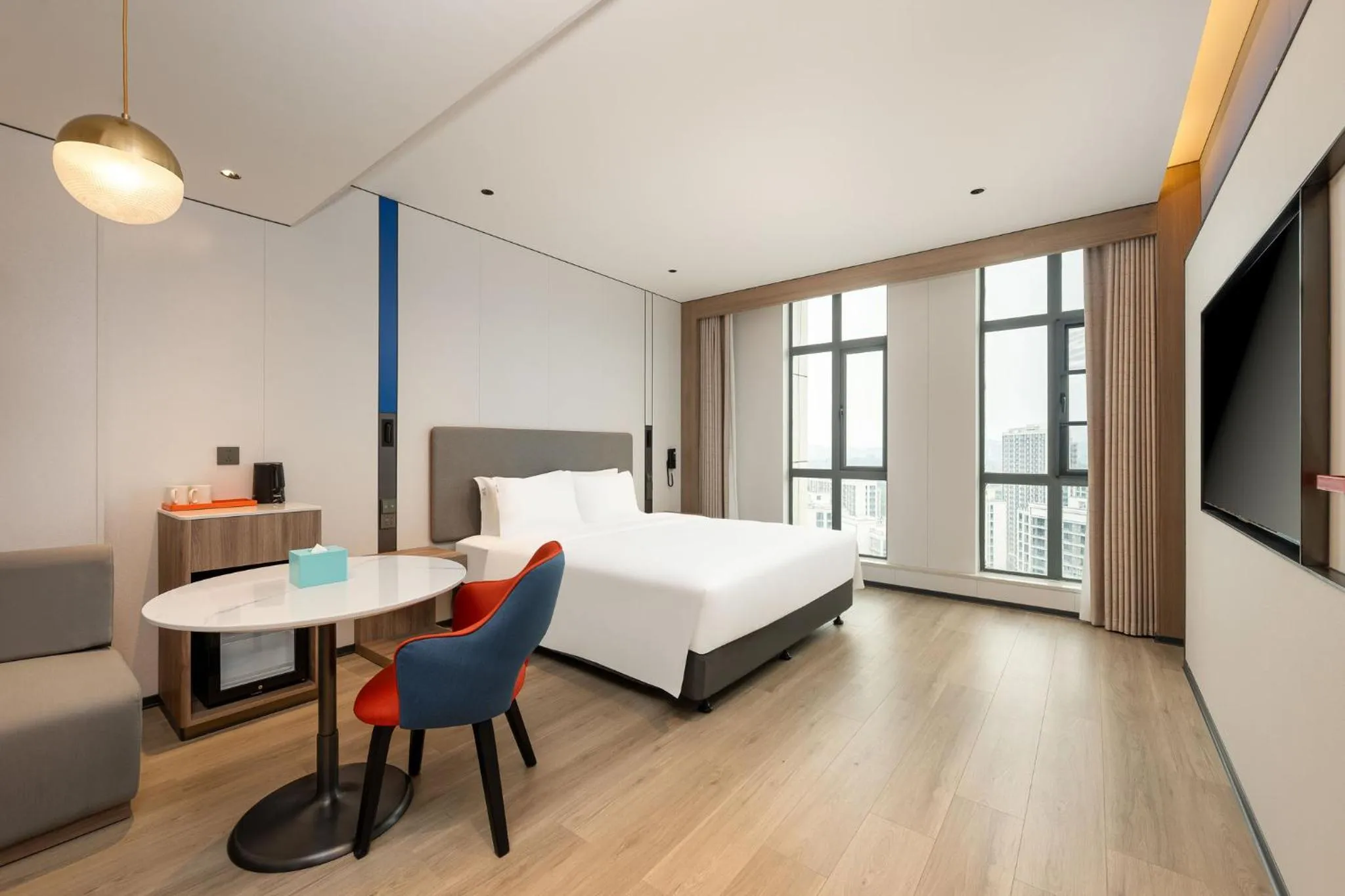 Photo of the whole room, Bed in Holiday Inn Express Shangrao Railway Station by IHG