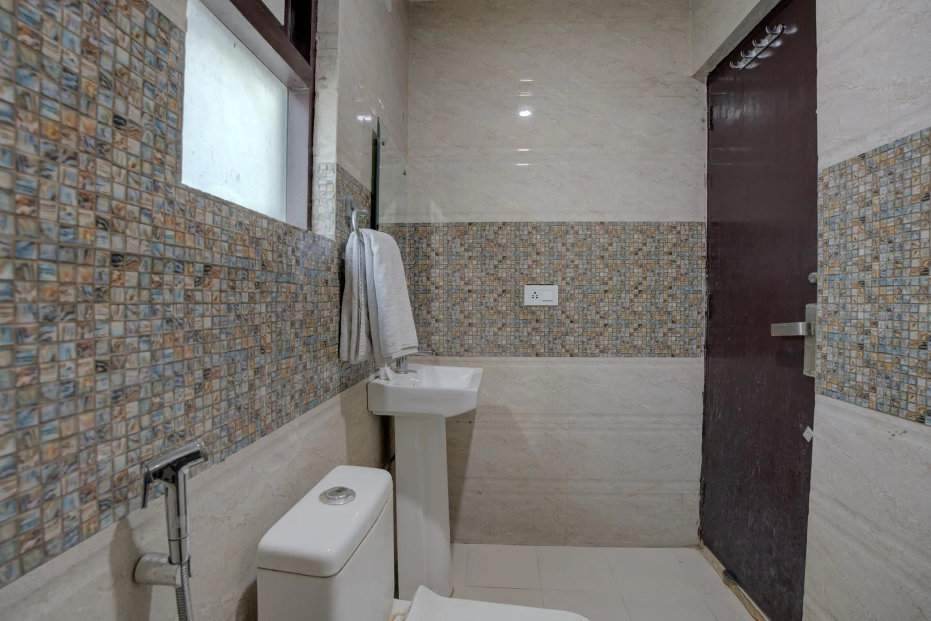 Bathroom in Hotel Dolphin at Delhi Airport