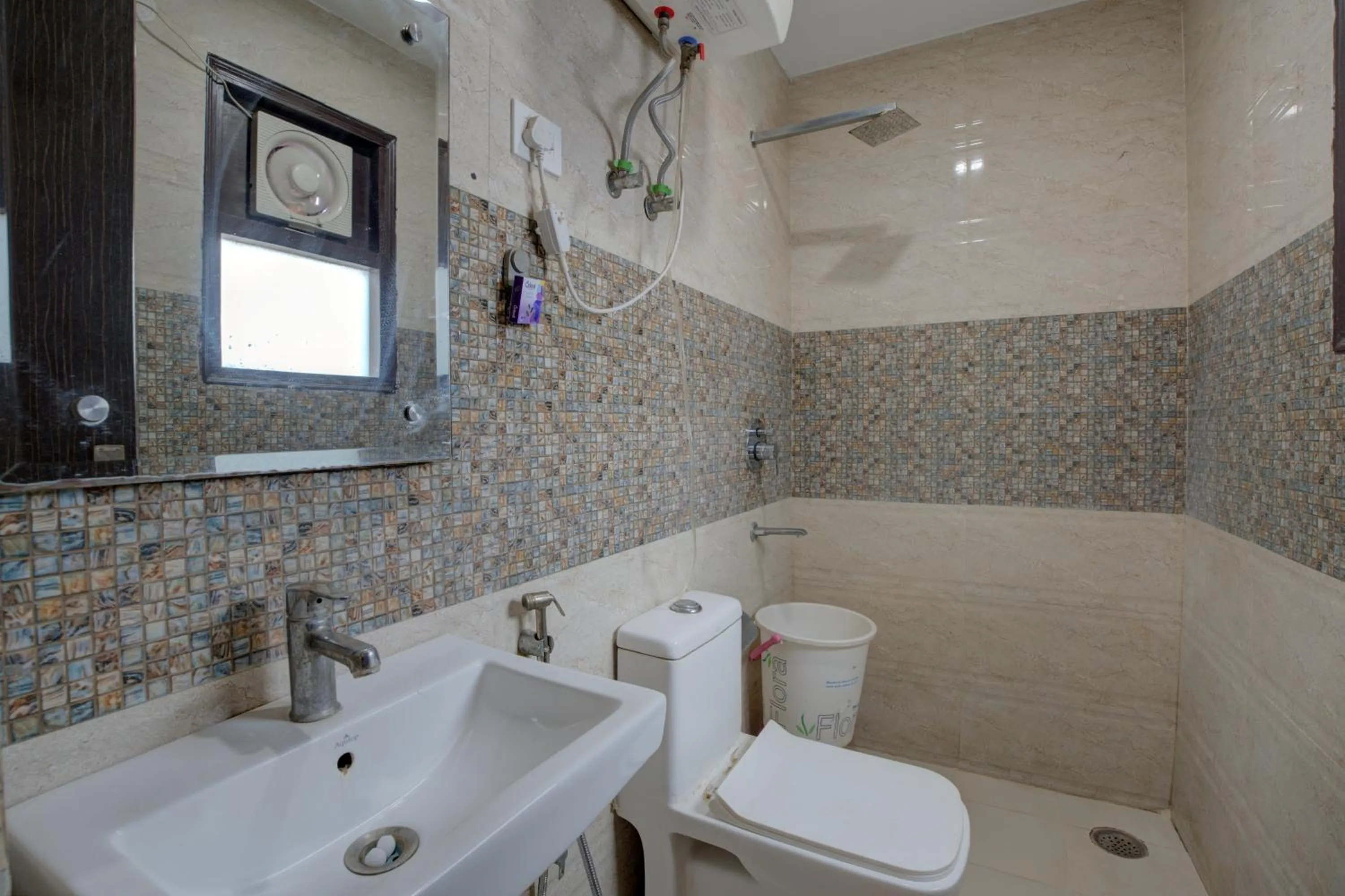 Shower in Hotel Dolphin at Delhi Airport