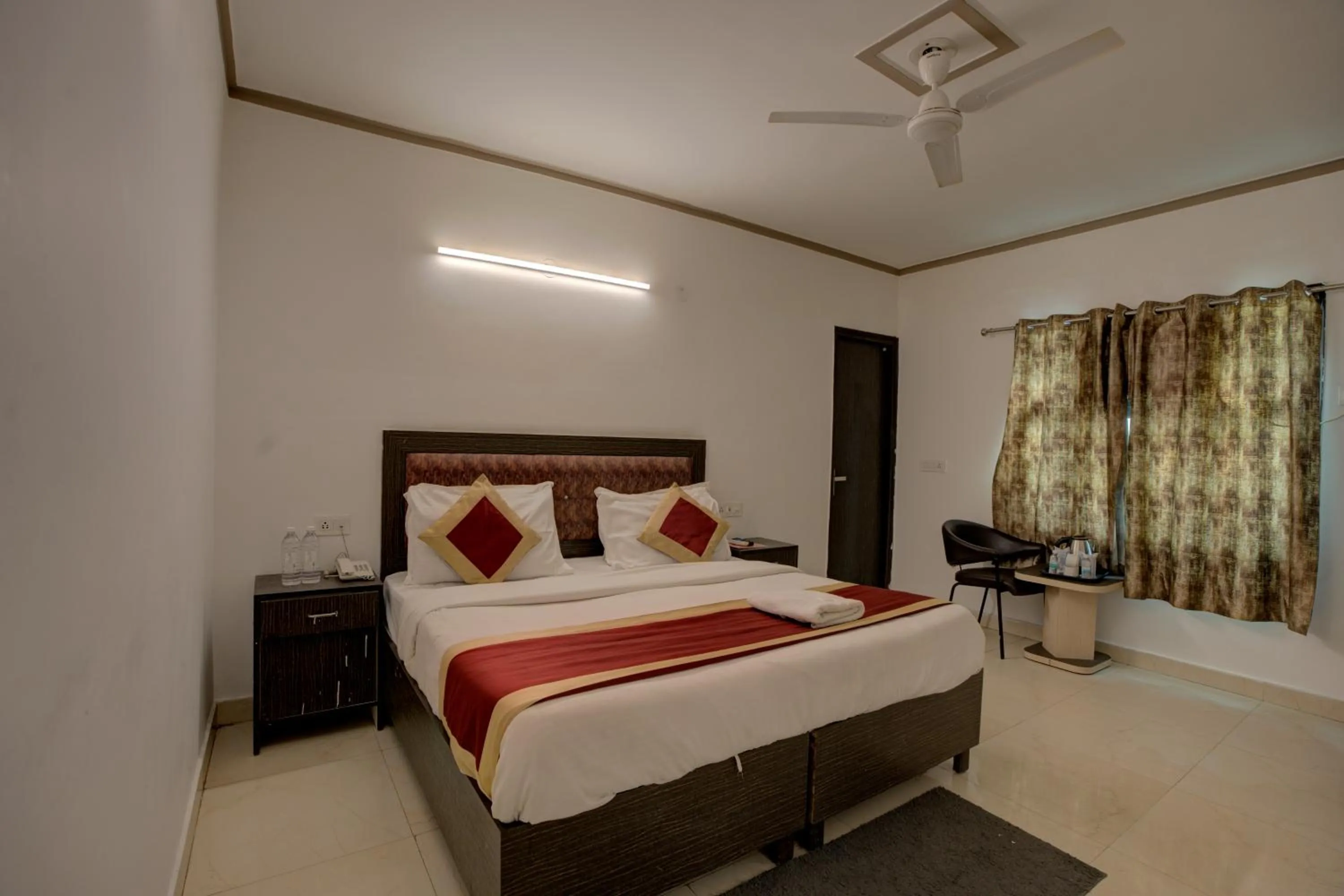 Bed in Hotel Dolphin at Delhi Airport