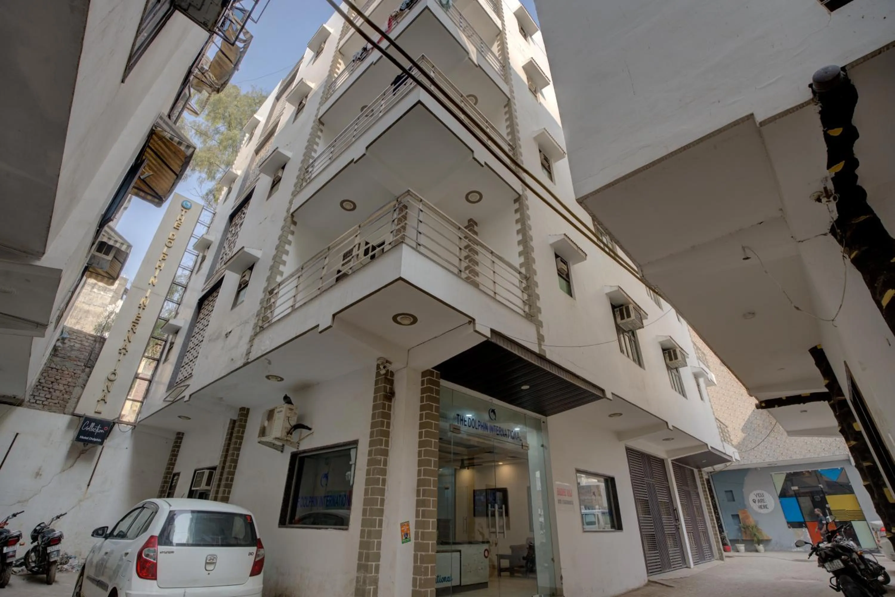 Property building in Hotel Dolphin at Delhi Airport