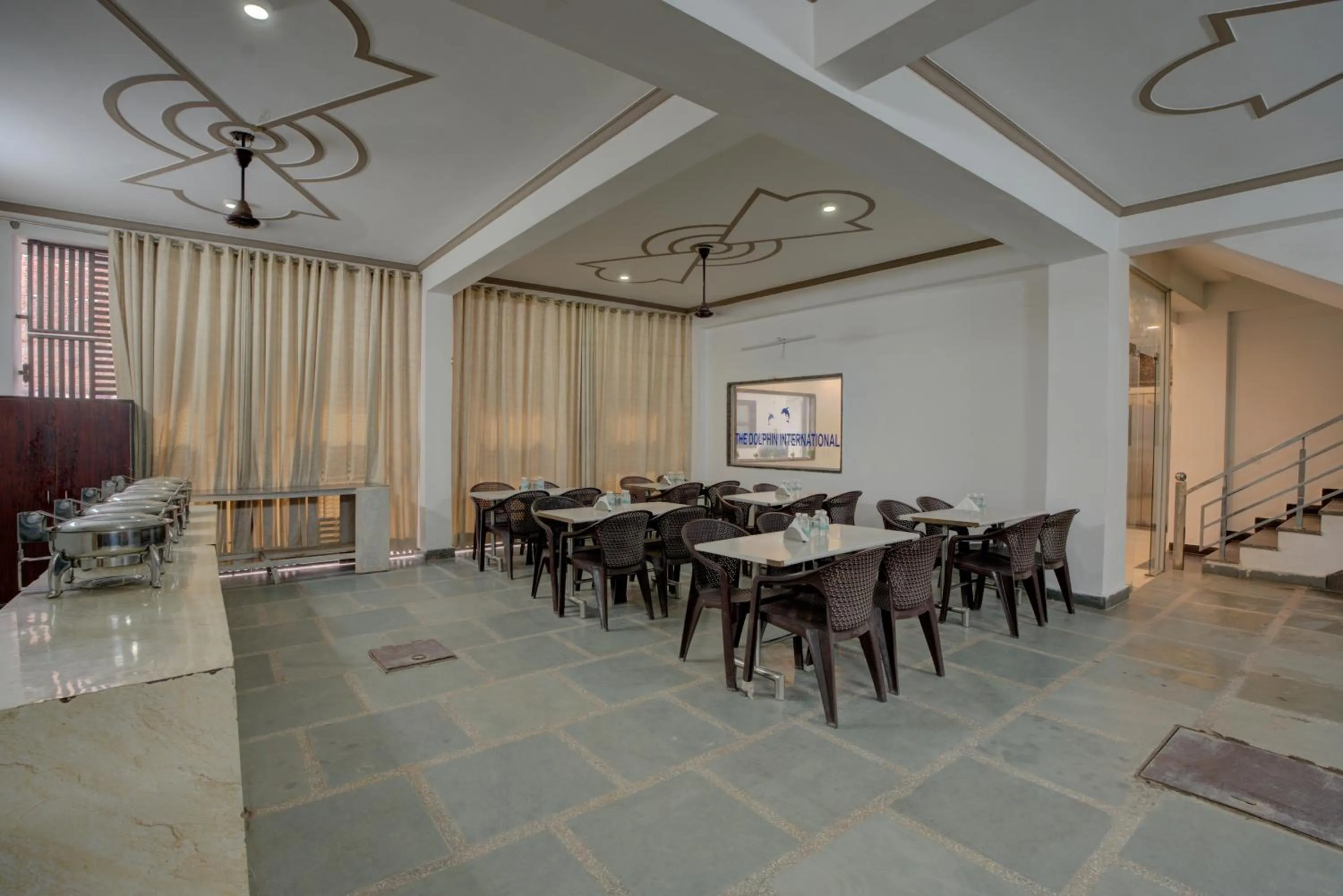 Restaurant/places to eat in Hotel Dolphin at Delhi Airport