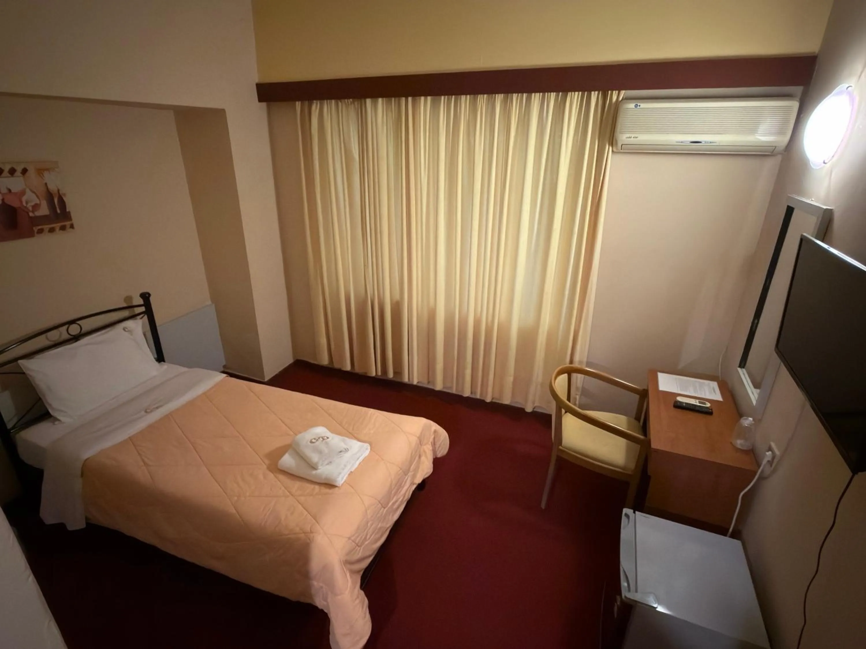 Photo of the whole room, Bed in Cavo D' Oro