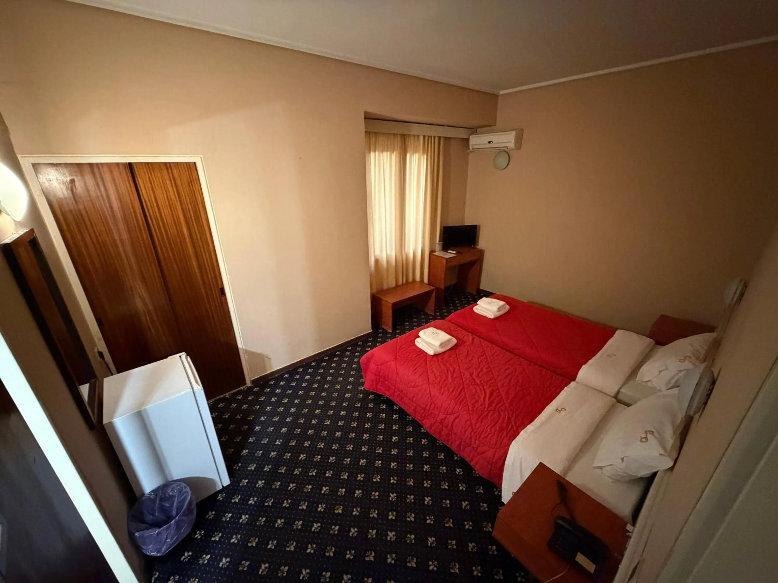 Photo of the whole room, Bed in Cavo D' Oro