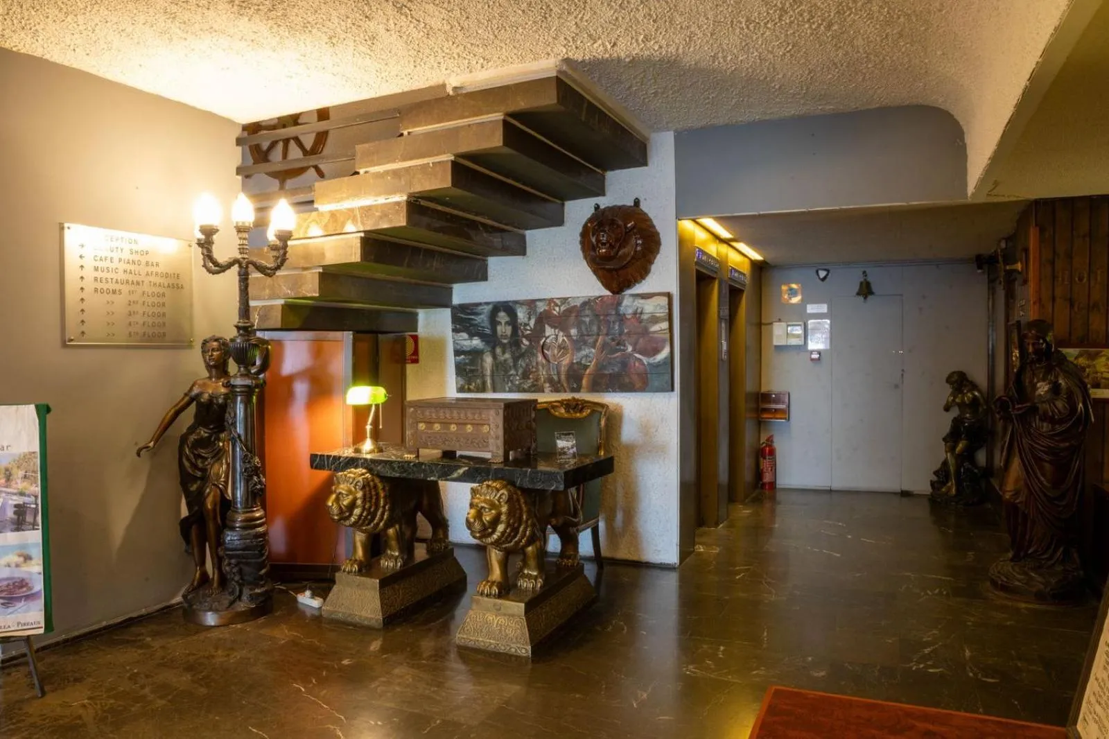 elevator in Cavo D' Oro