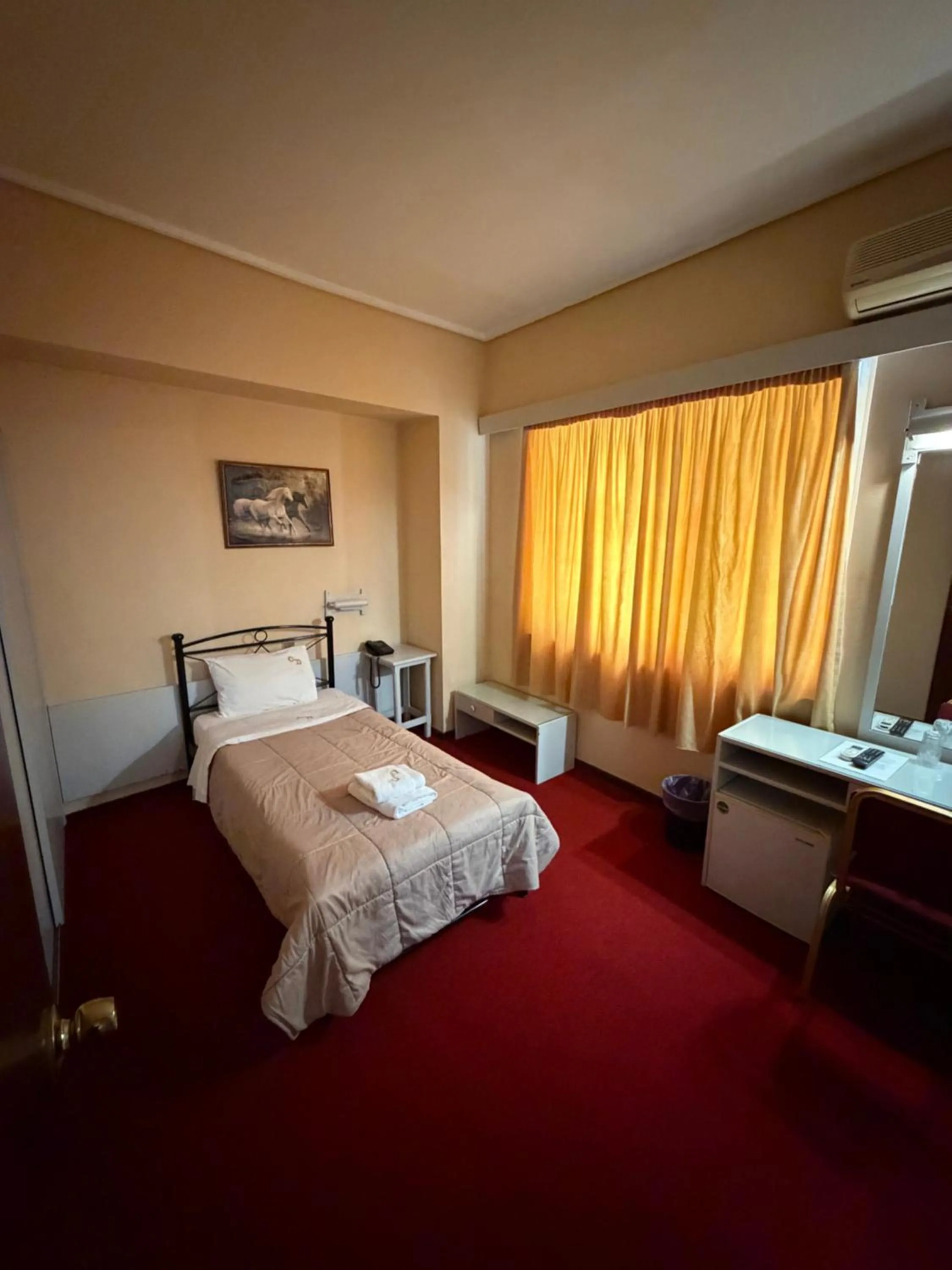 Photo of the whole room, Bed in Cavo D' Oro