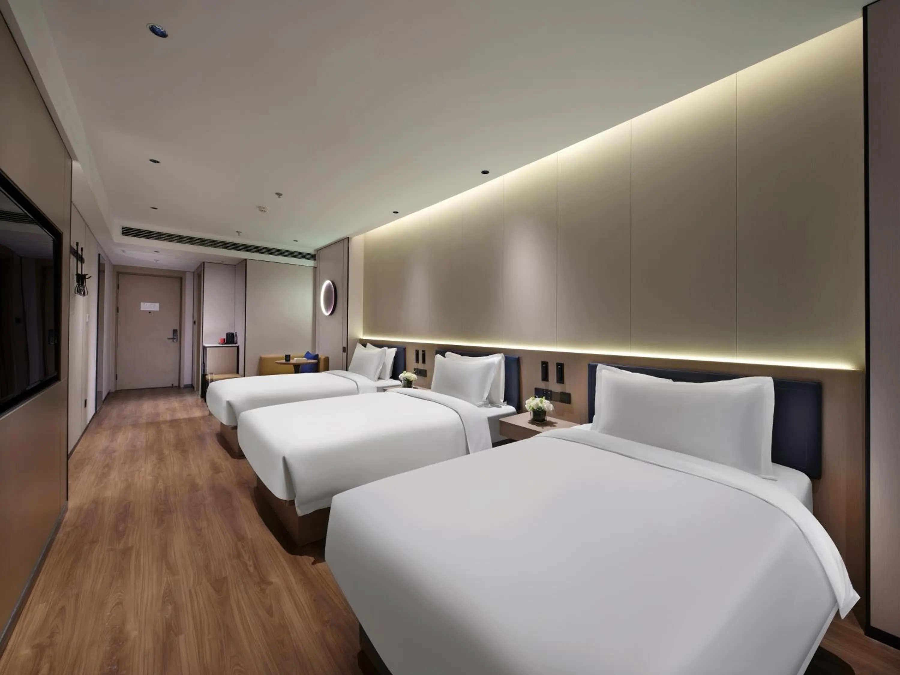 Bed in Jinglai Zhenxuan Shanghai Tongji Hospital Xincun Road Subway Station Hotel