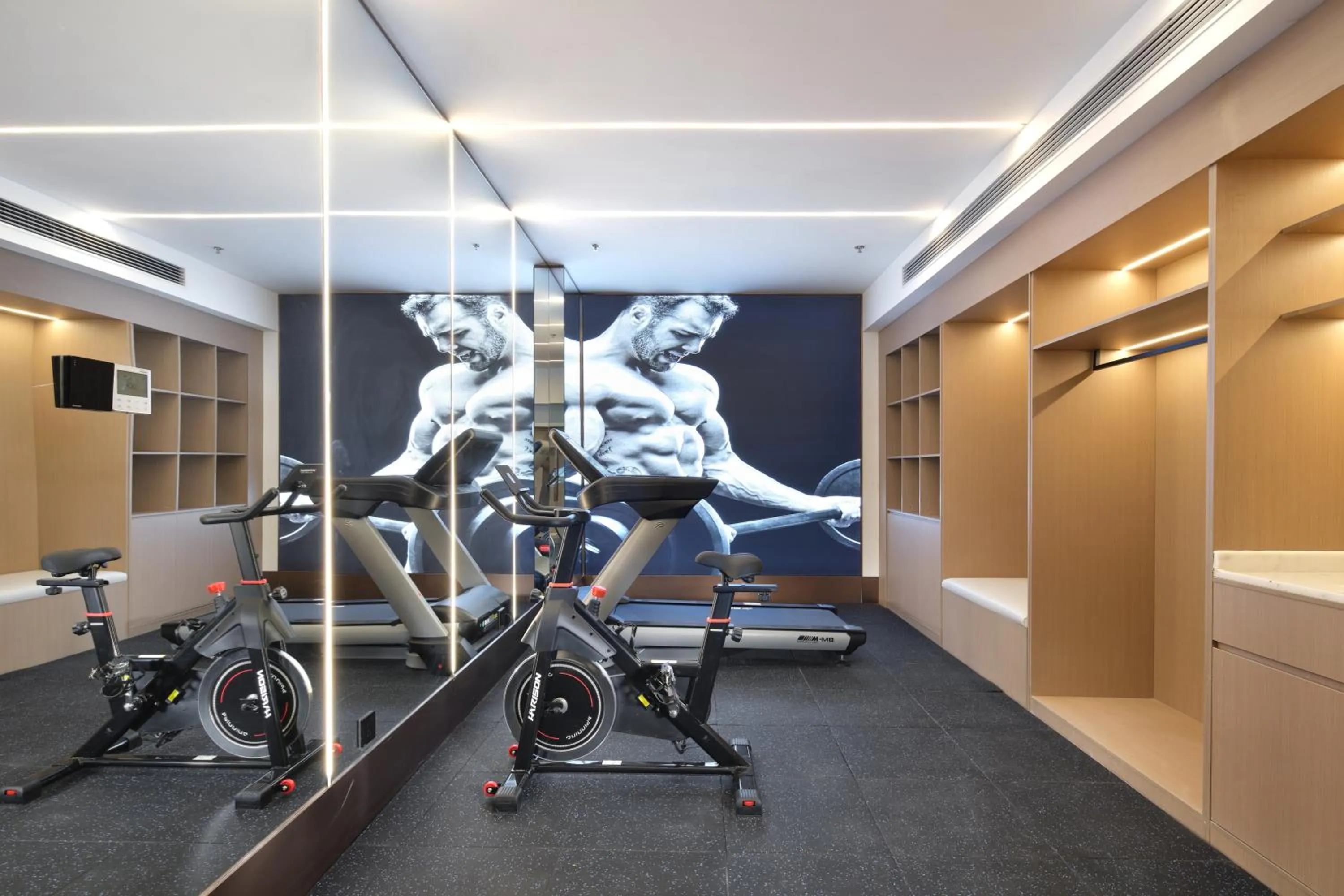 Fitness centre/facilities in Jinglai Zhenxuan Shanghai Tongji Hospital Xincun Road Subway Station Hotel