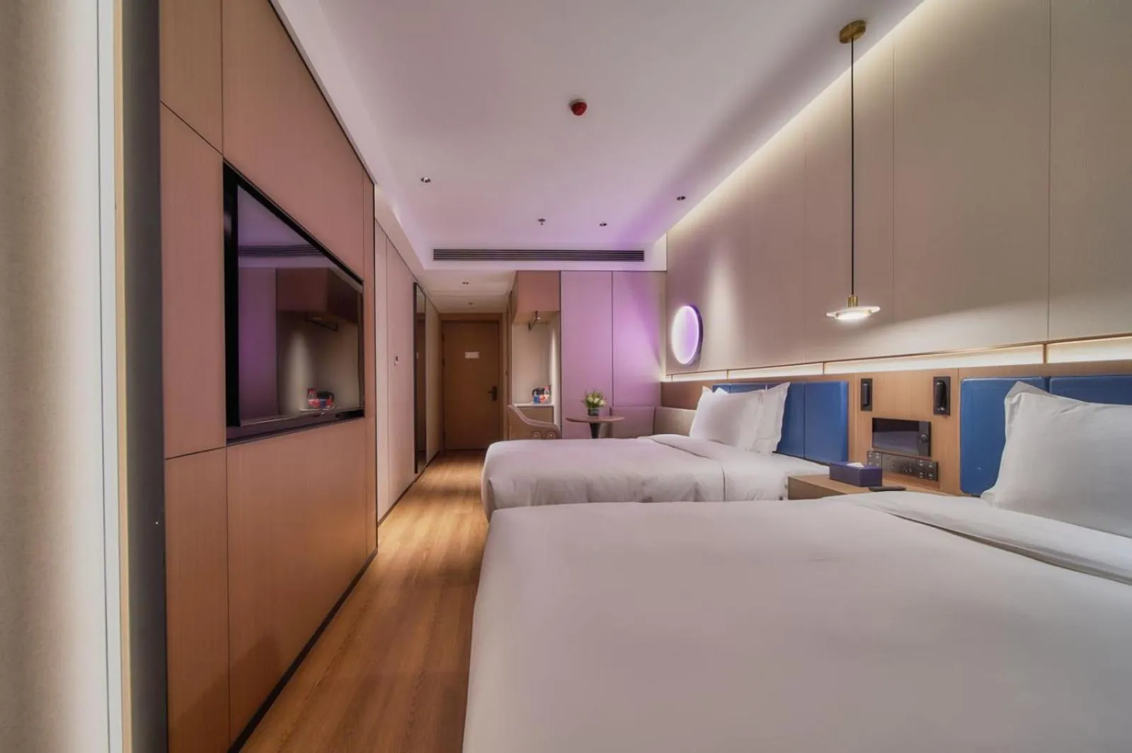 Bed in Jinglai Zhenxuan Shanghai Tongji Hospital Xincun Road Subway Station Hotel