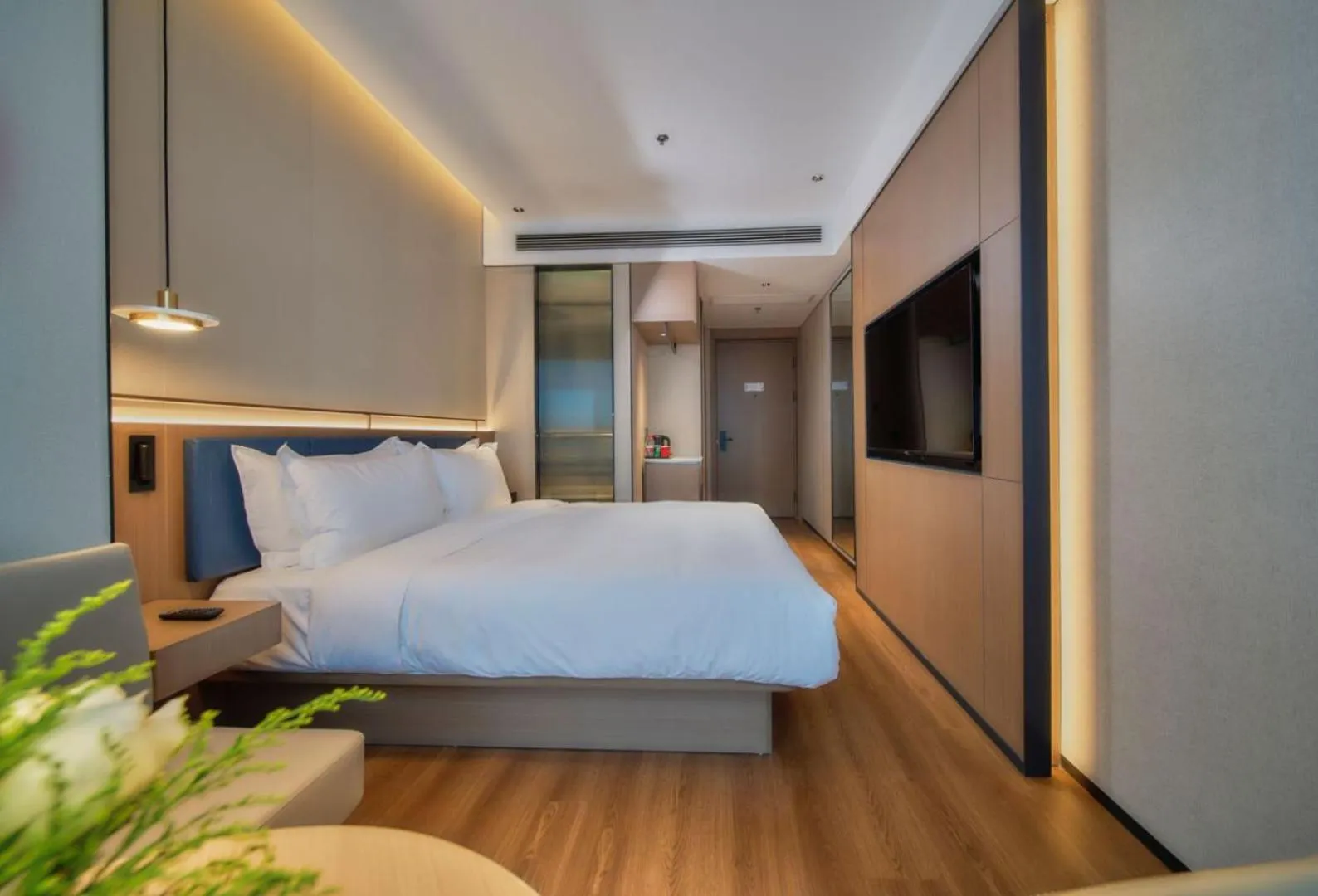 Bedroom, Bed in Jinglai Zhenxuan Shanghai Tongji Hospital Xincun Road Subway Station Hotel