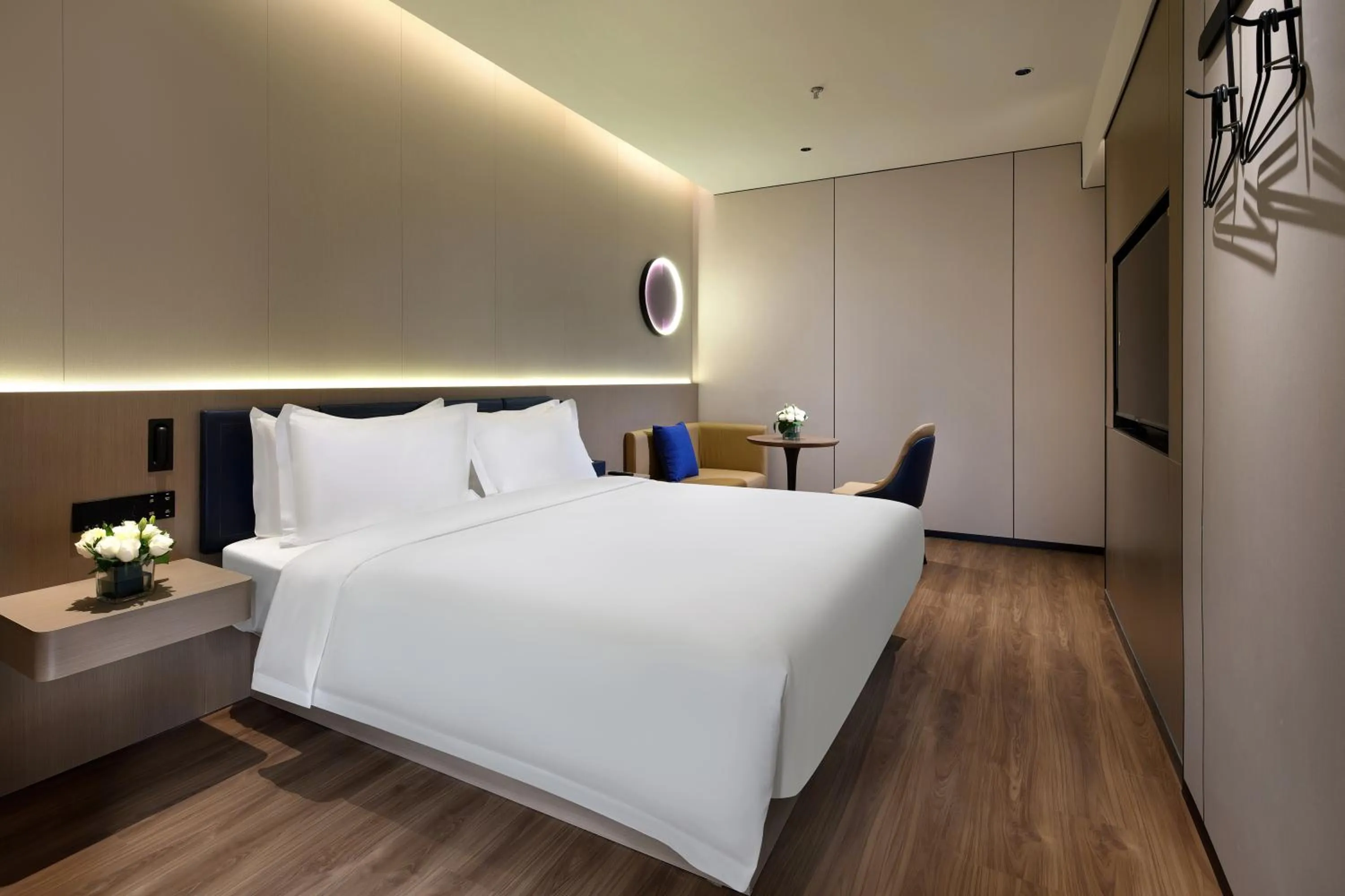 Bed in Jinglai Zhenxuan Shanghai Tongji Hospital Xincun Road Subway Station Hotel